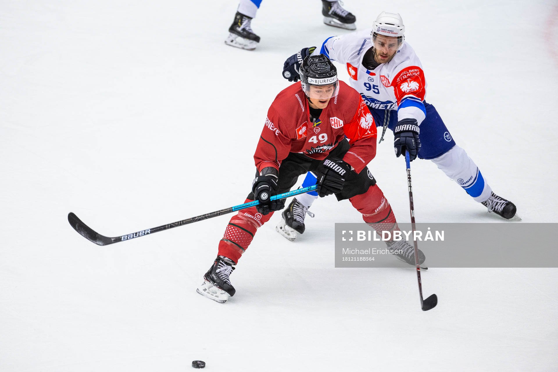 Rhett Rakshani of Frölunda and Alexandre Mallet of Kometa