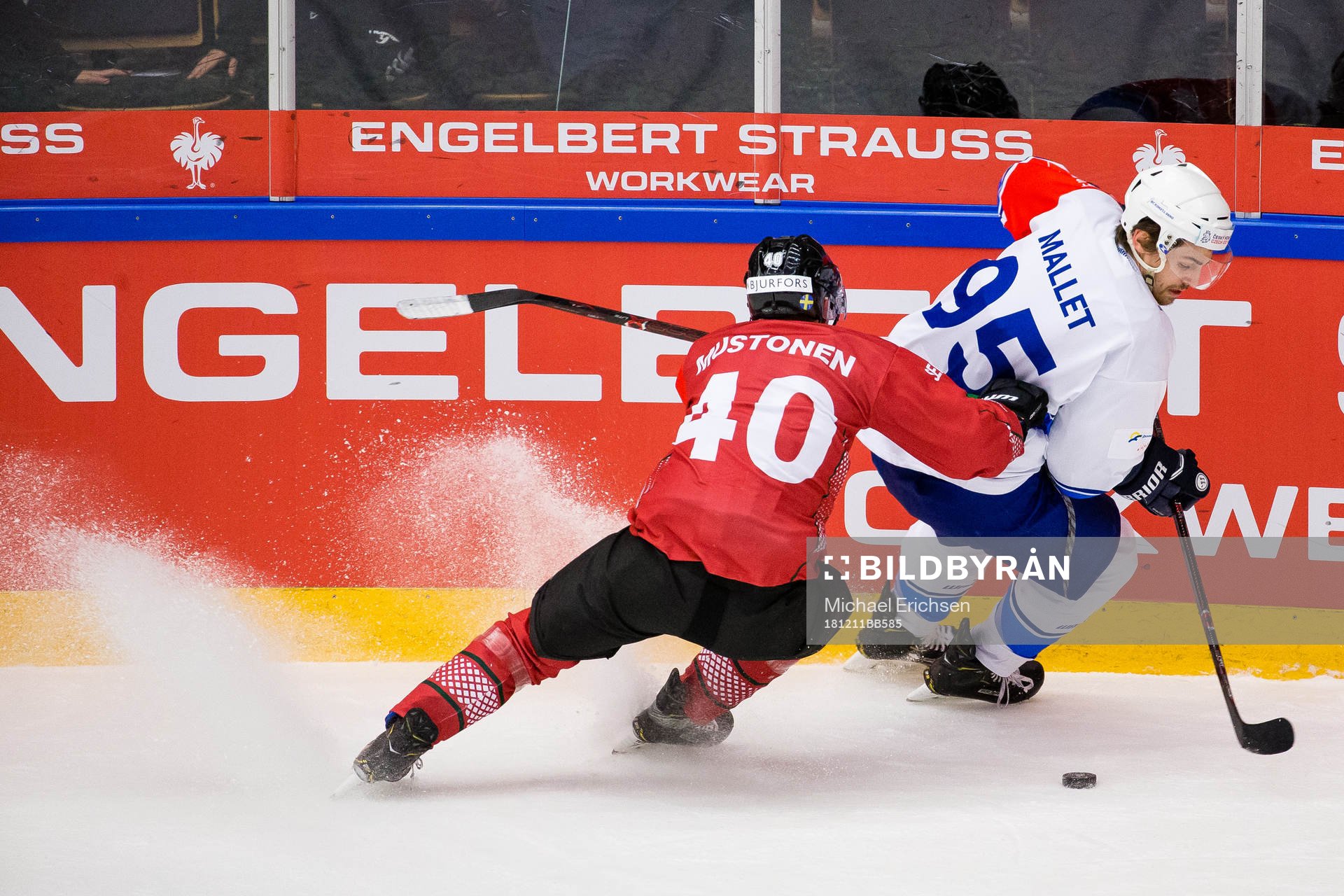 Joel Mustonen of Frölunda and Alexandre Mallet of Kometa