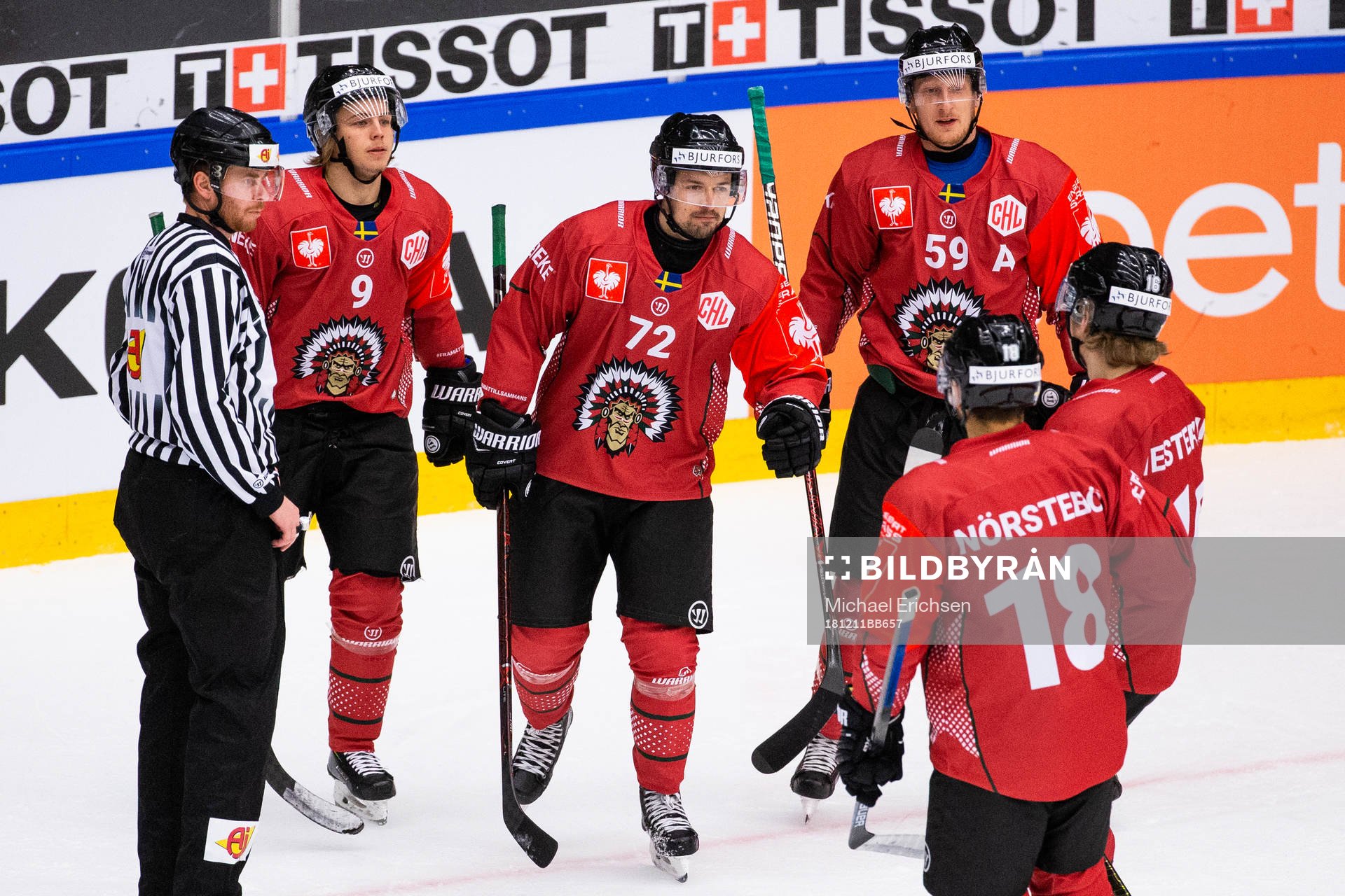 Patrik Carlsson of Frölunda (middle) celebrate with team