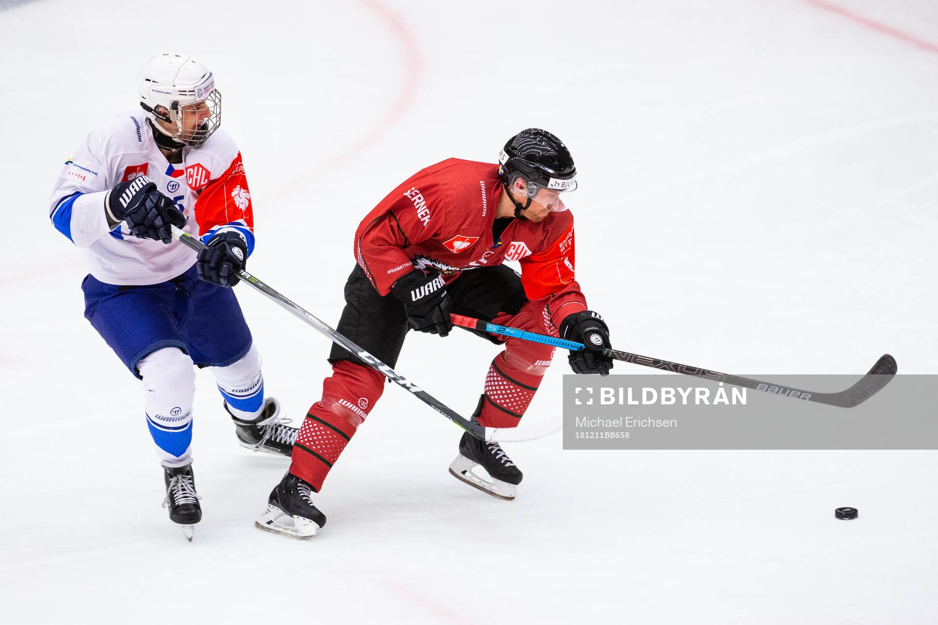 Erik Meluzin of Kometa Brno and Chay Genoway of Frölunda