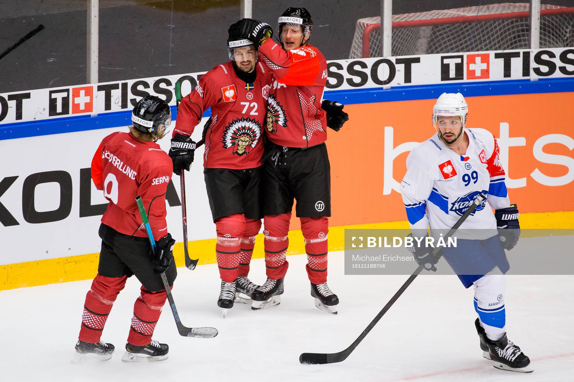 Patrik Carlsson of Frölunda celebrates scoring 2-1