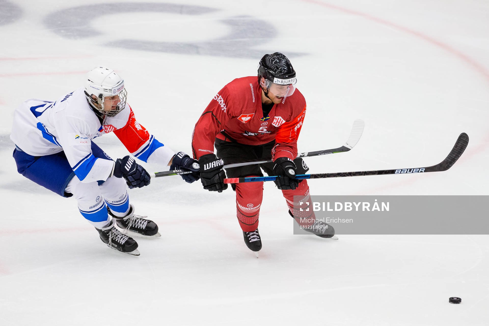 Erik Meluzin Kometa Brno and Chay Genoway of Frölunda