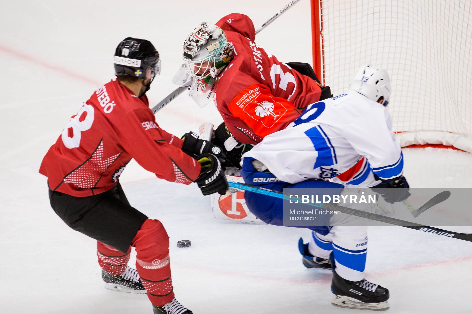 Goalkeeper Johan Gustafsson of Frölunda with a save