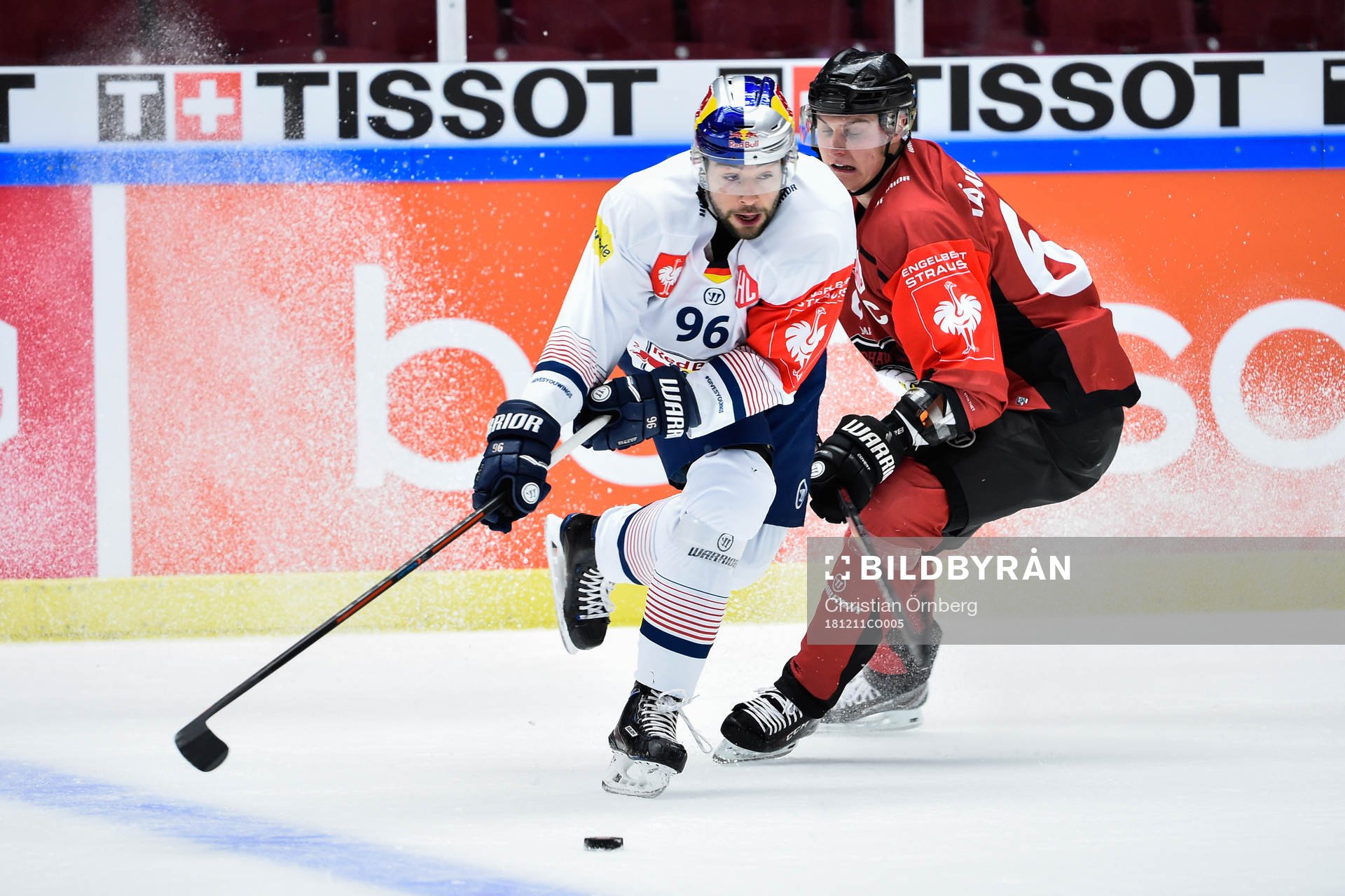 Andreas Eder of Red Bull Munich and Fredrik Händemark of