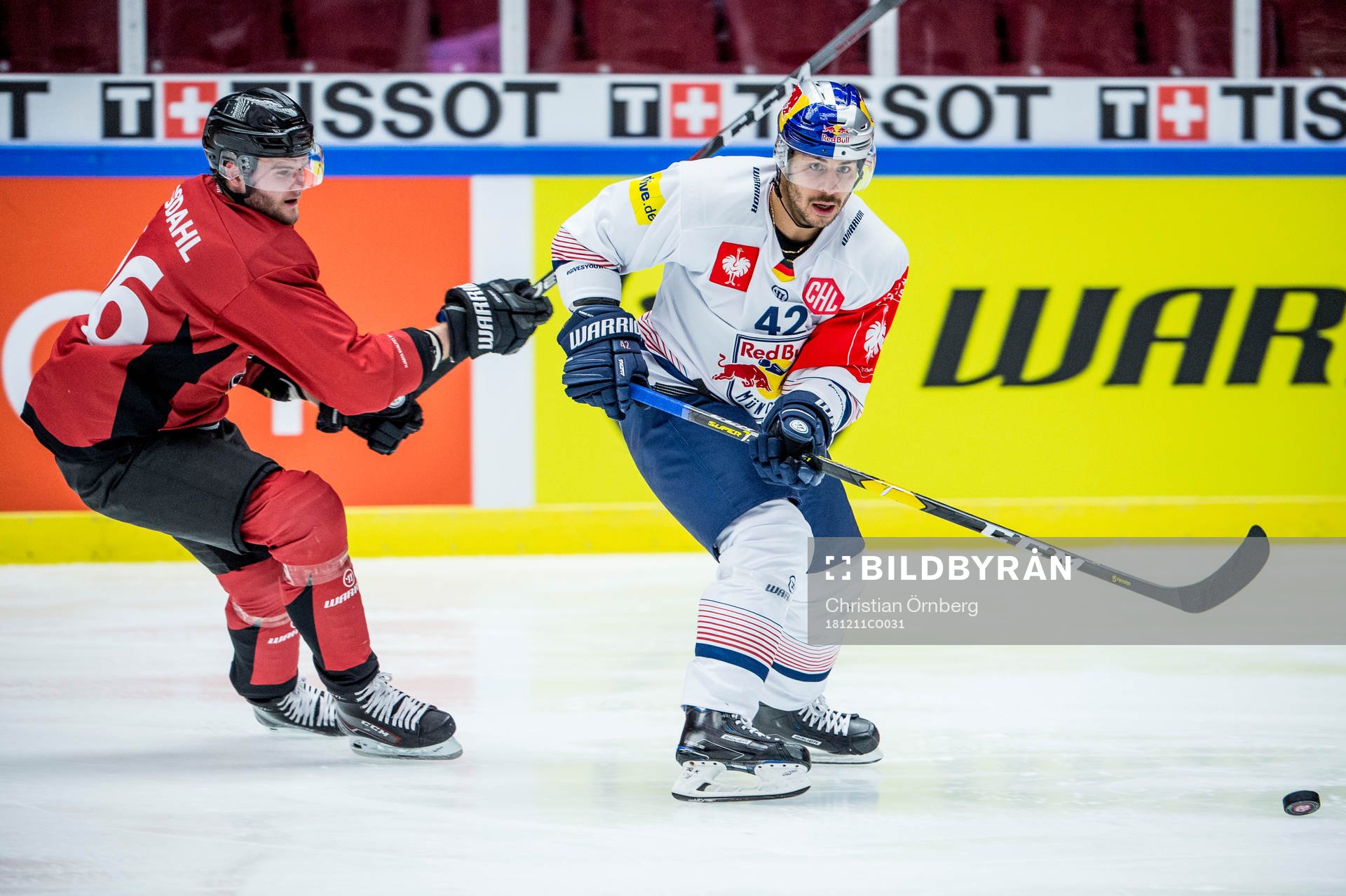 Kim Rosdahl of Malmö Redhawks and Yasin Ehliz of RB Munich