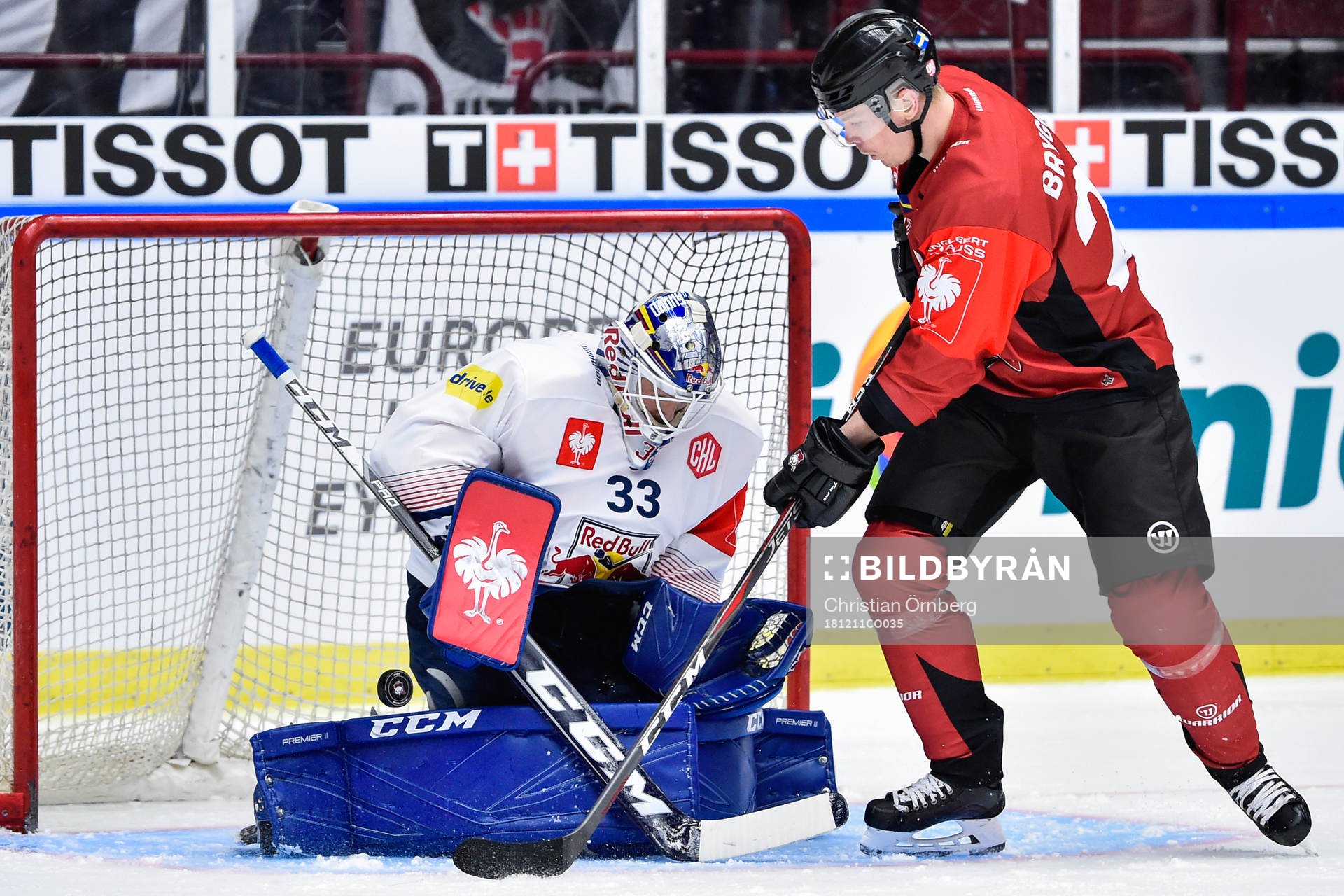 Fredrik Händemark of Malmö Redhawks challenges