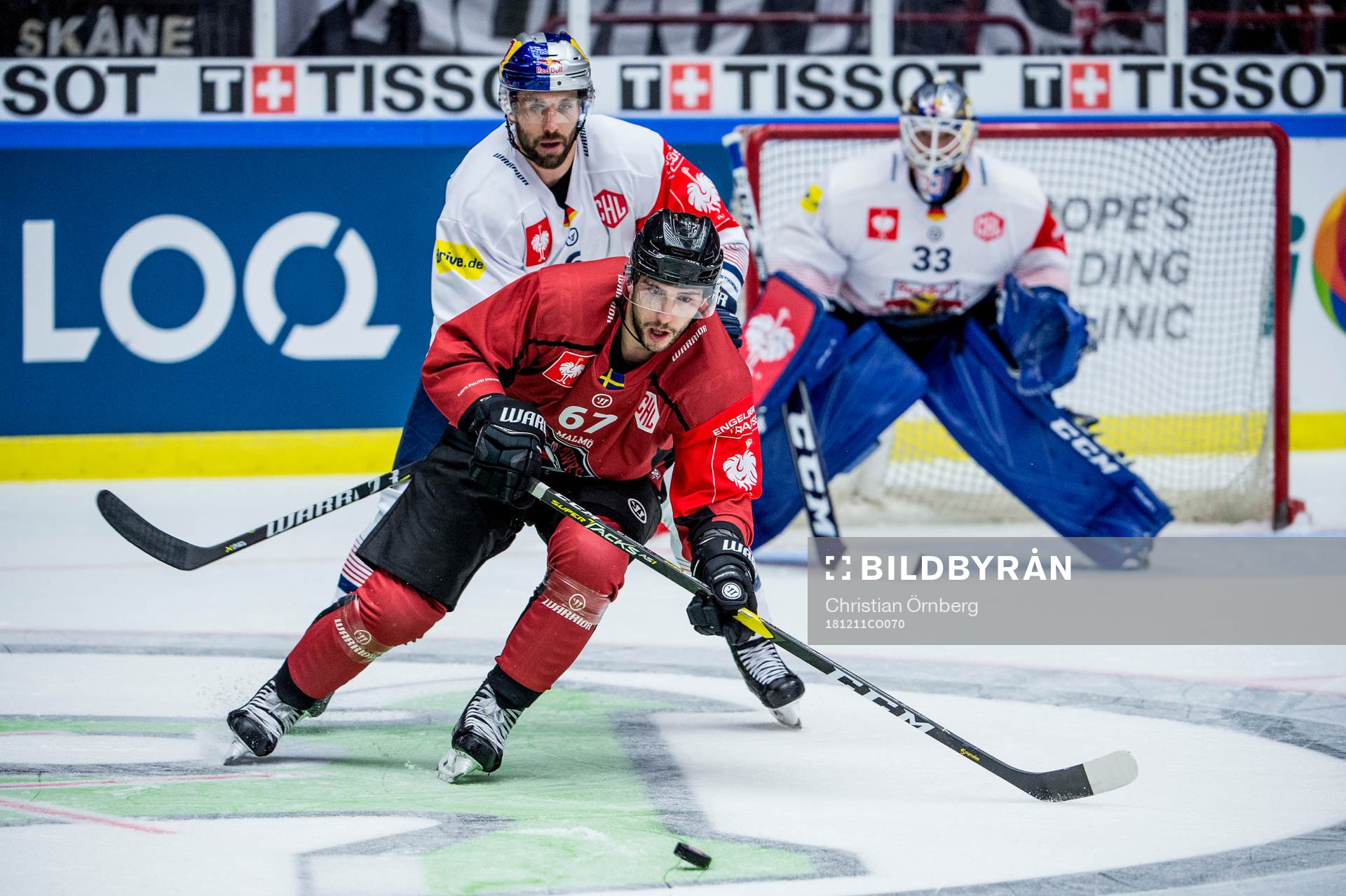 Konstantin Komarek of Malmö Redhawks  and Daryl Boyle of
