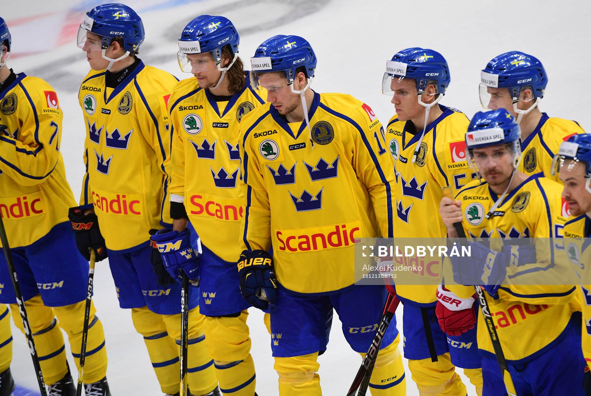 Sweden's players react