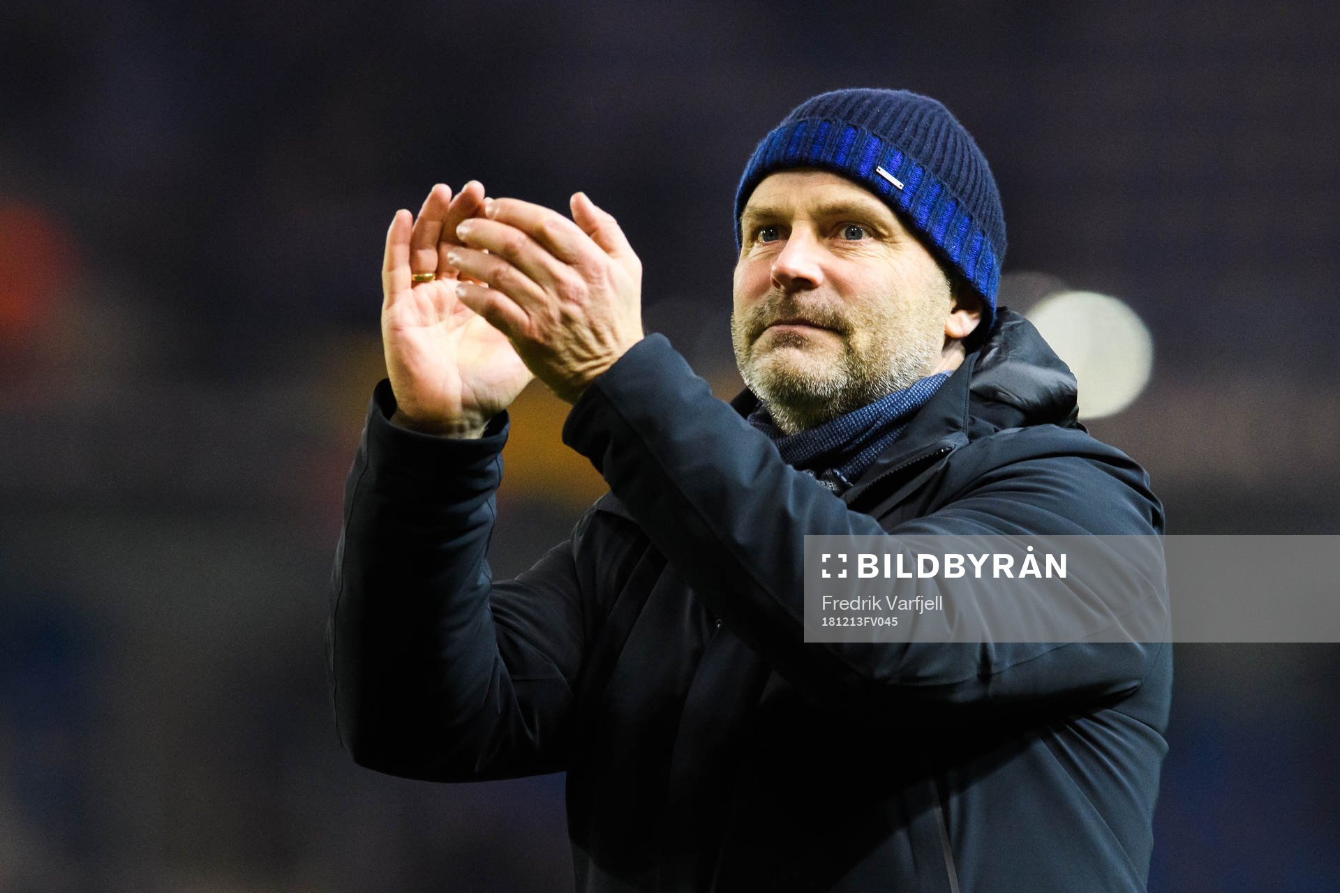 Geir Bakke, head coach of Sarpsborg 08, thanks the