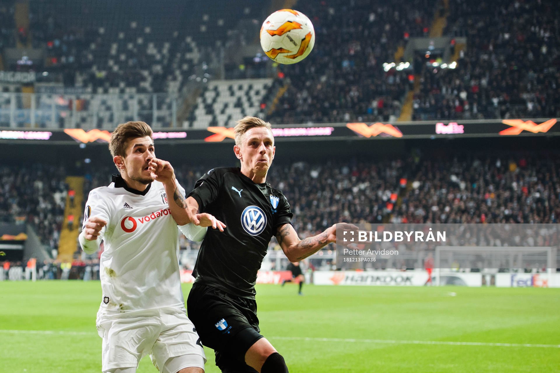 Gary Alexis Medel Soto of Besiktas and Sören Rieks of