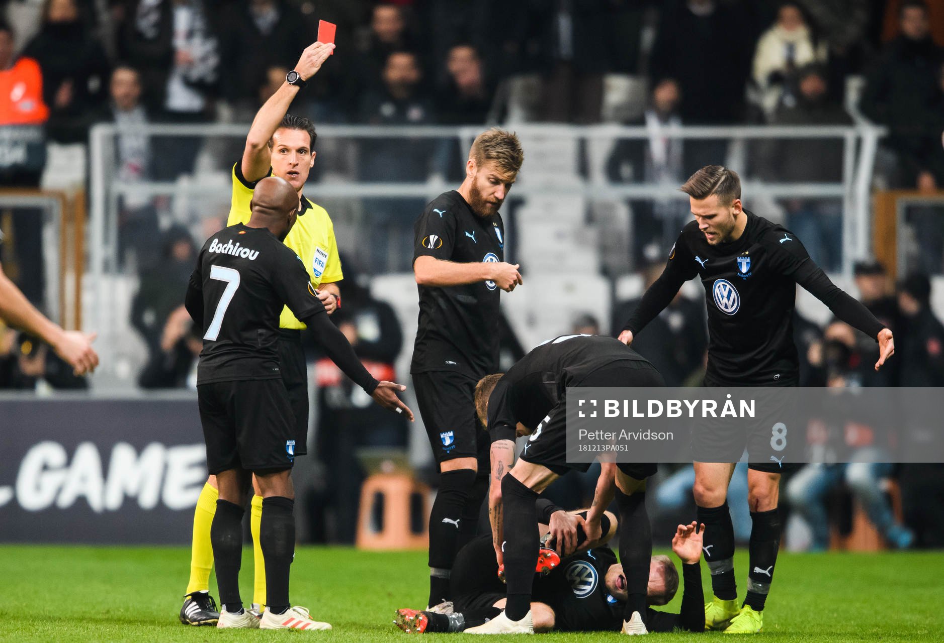 Referee Luca Bonti gives a red card to Ricardo Quaresma of