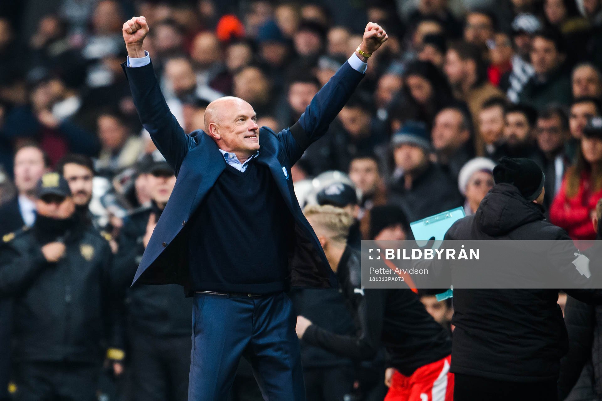 Head coach Uwe Rösler of Malmö FF celebrates