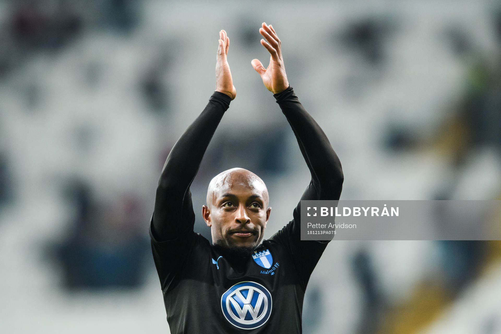 Fouad Bachirou of Malmö FF thanks the supporters