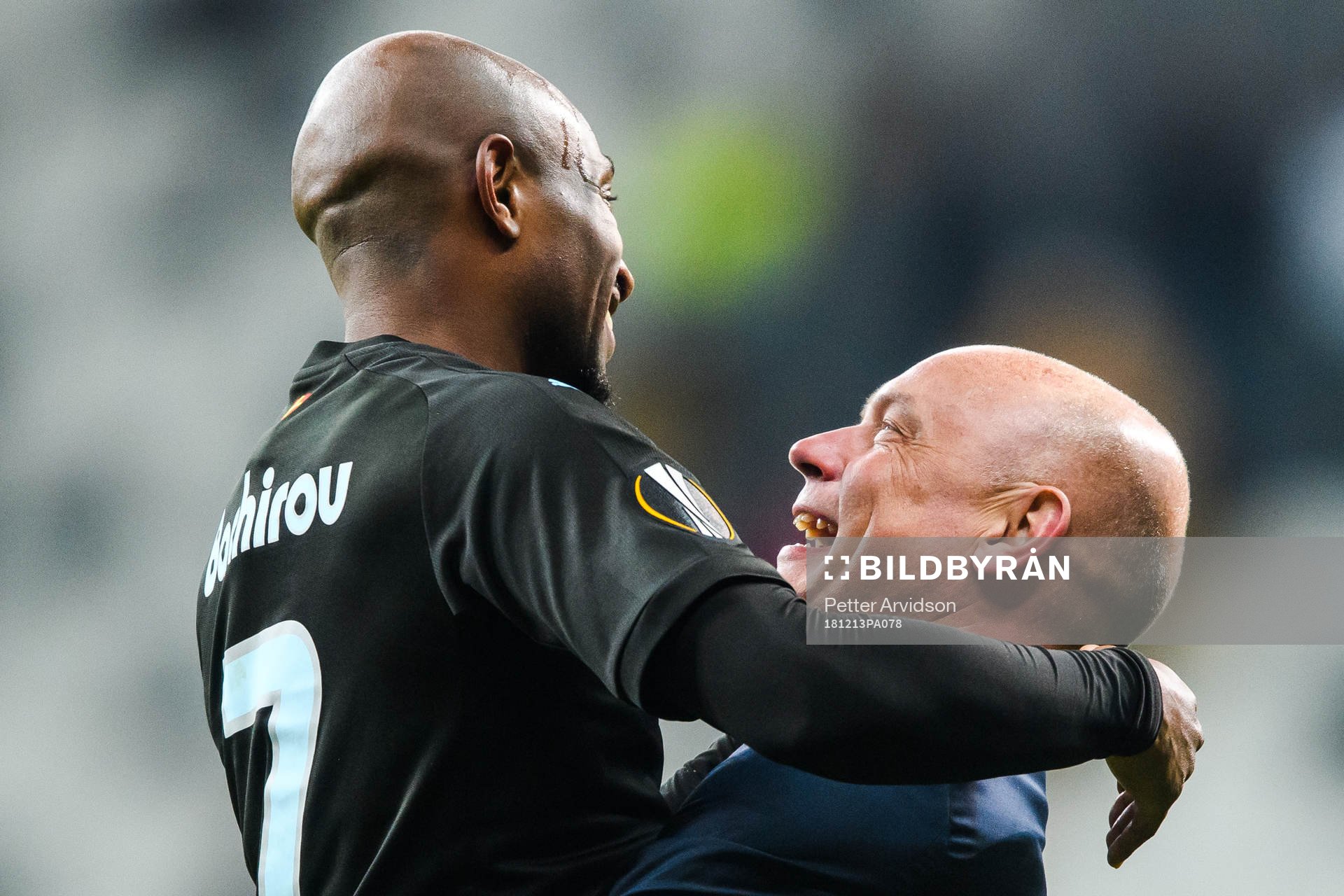 Fouad Bachirou celebrates with head coach Uwe Rösler of