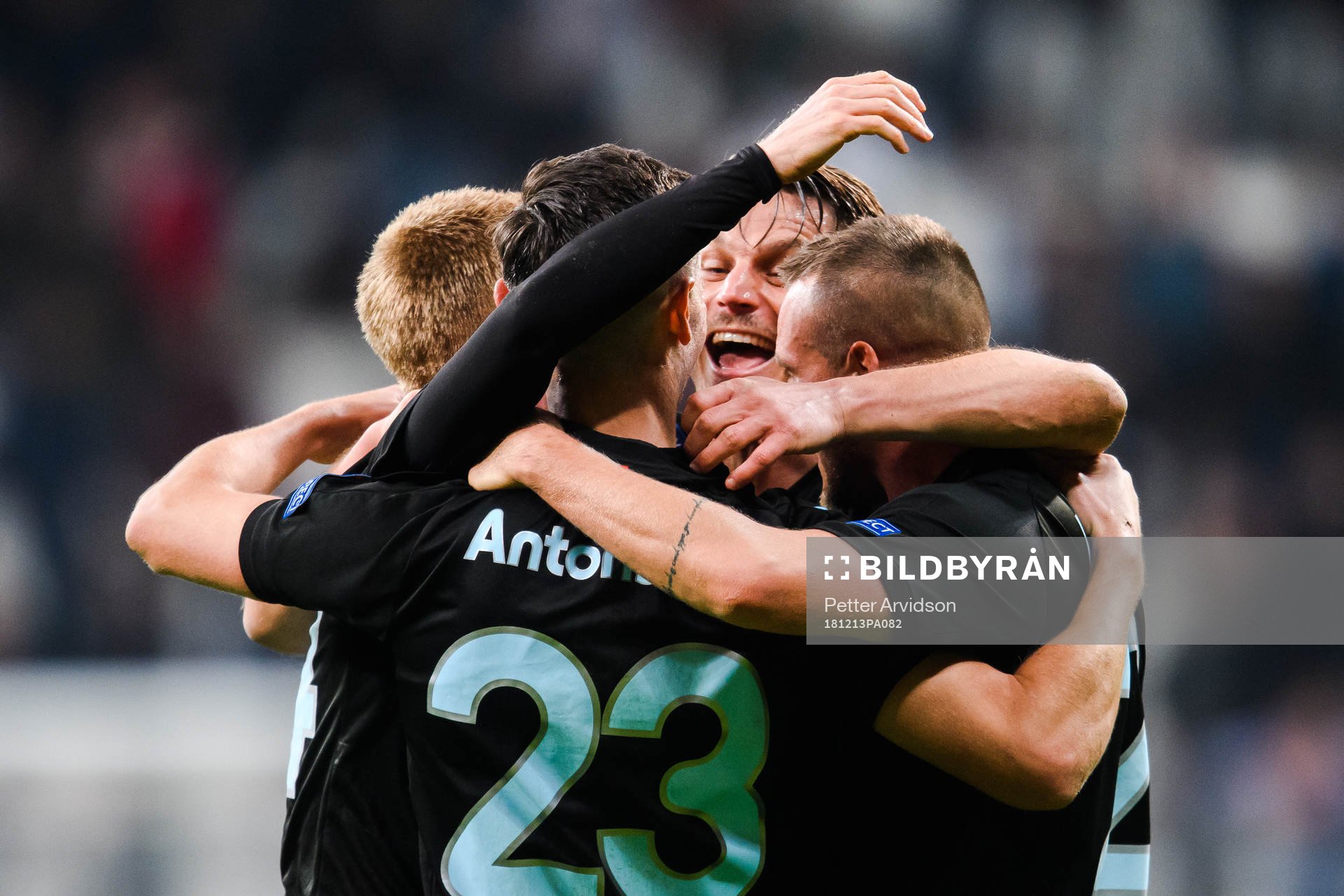 Markus Rosenberg of Malmö FF celebrates with teammates
