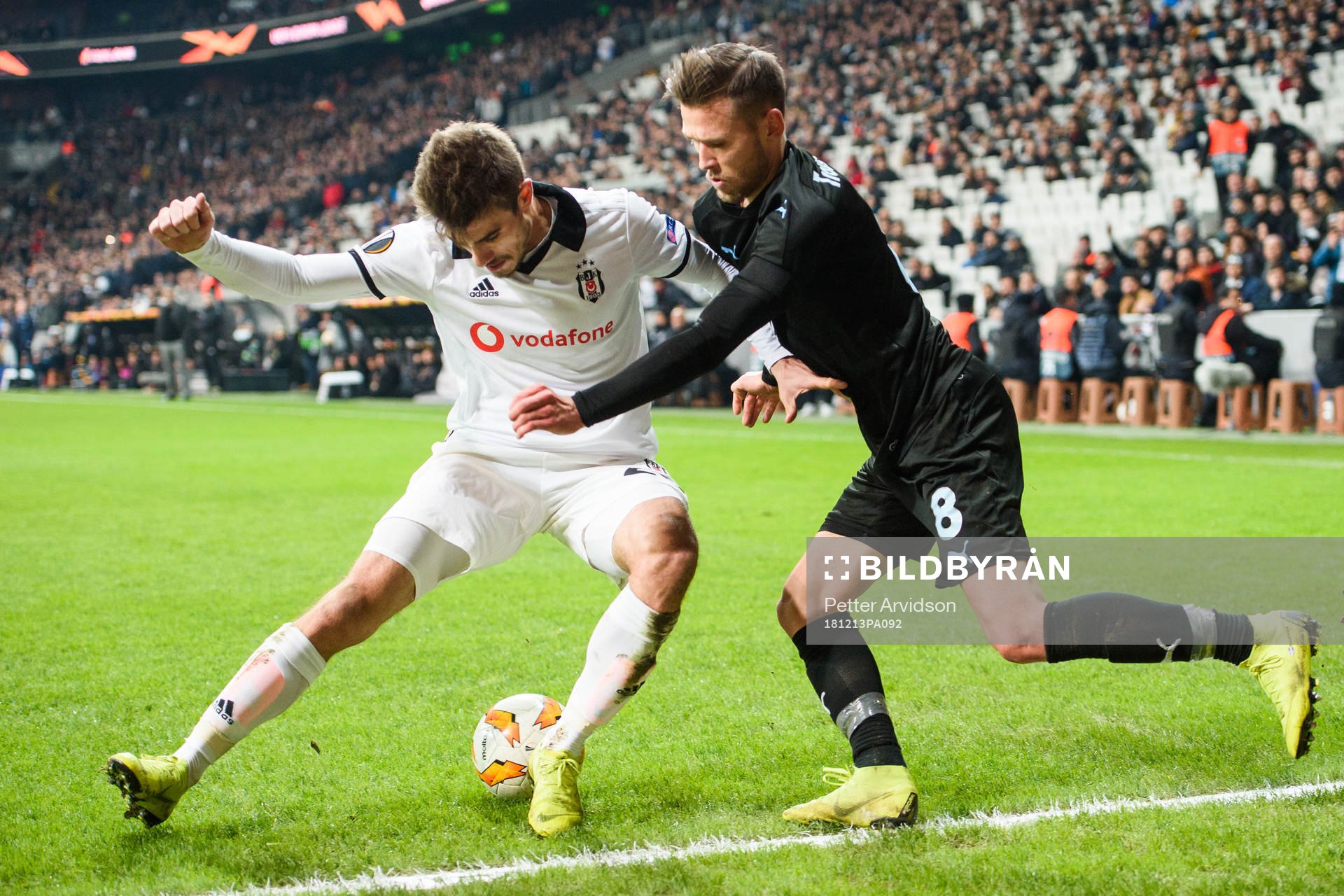 Arnór Ingvi Traustason of Malmö FF and Dorukhan Toköz of