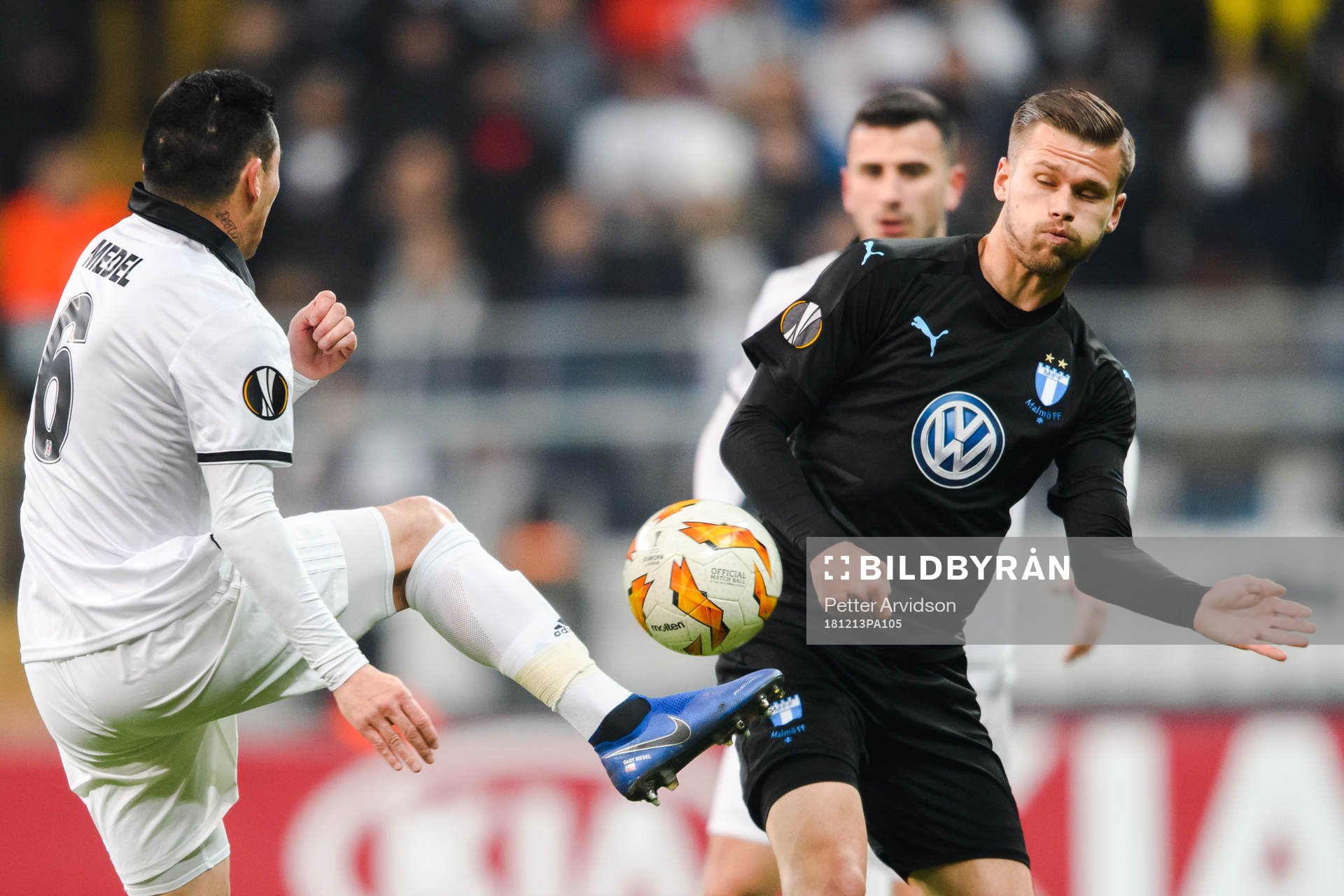 Gary Alexis Medel Soto of Besiktas and Arnór Ingvi
