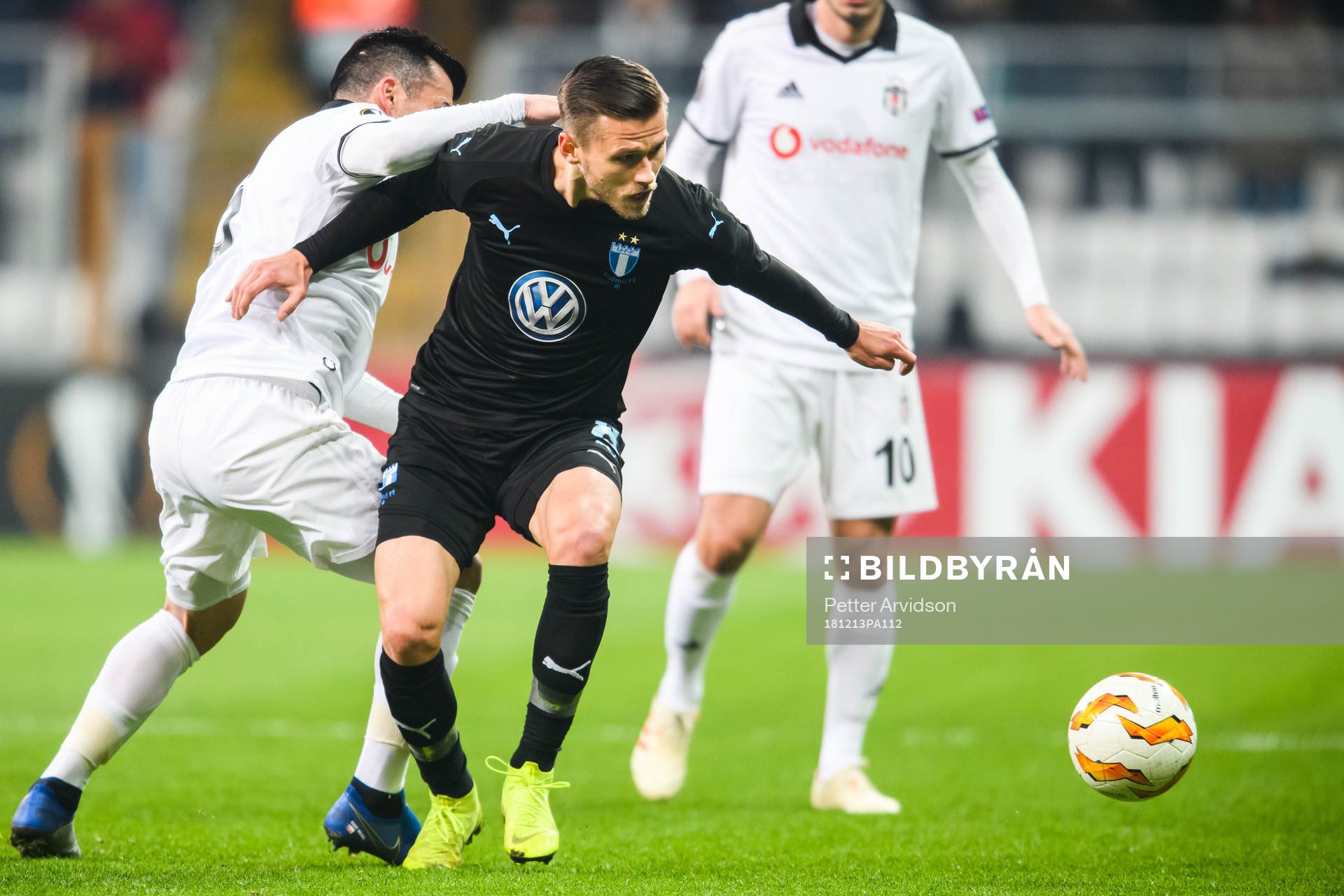 Arnór Ingvi Traustason of Malmö FF and Necip Uysal of