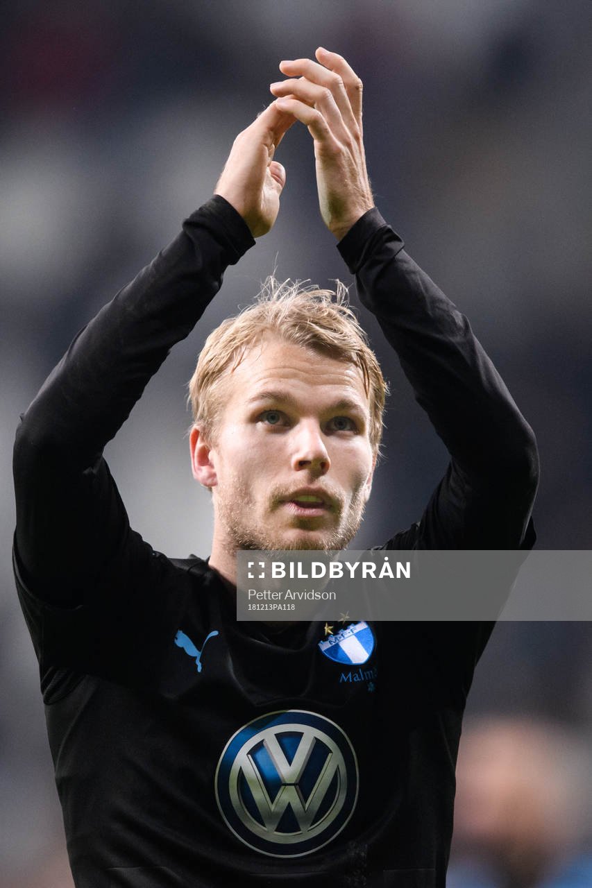 Oscar Lewicki of Malmö FF celebrates