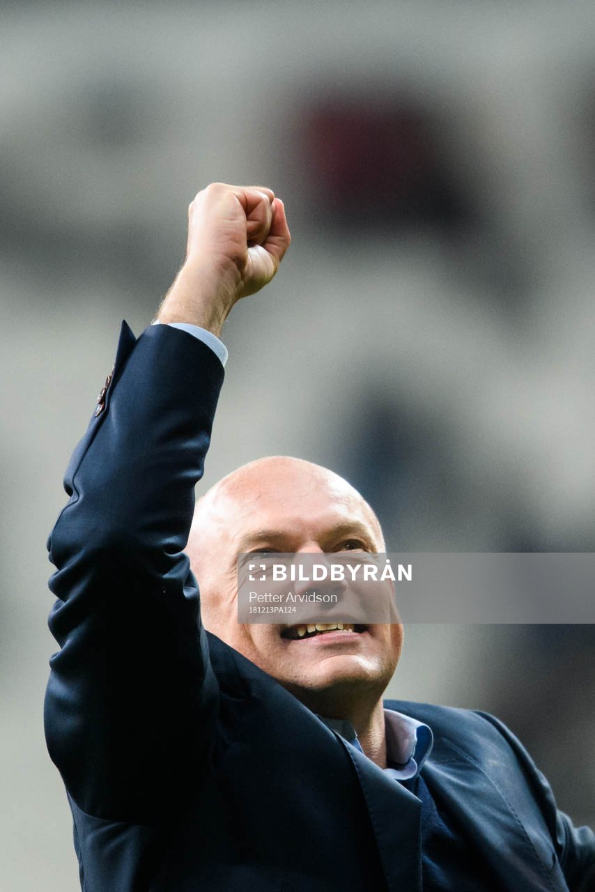 Head coach Uwe Rösler of Malmö FF celebrates