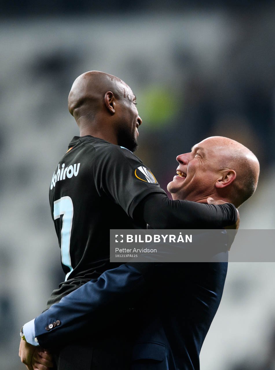 Fouad Bachirou and head coach Uwe Rösler of Malmö FF celebrates after the Europa league match between Besiktas and Malmö FF on December 13, 2018 in Istanbul.