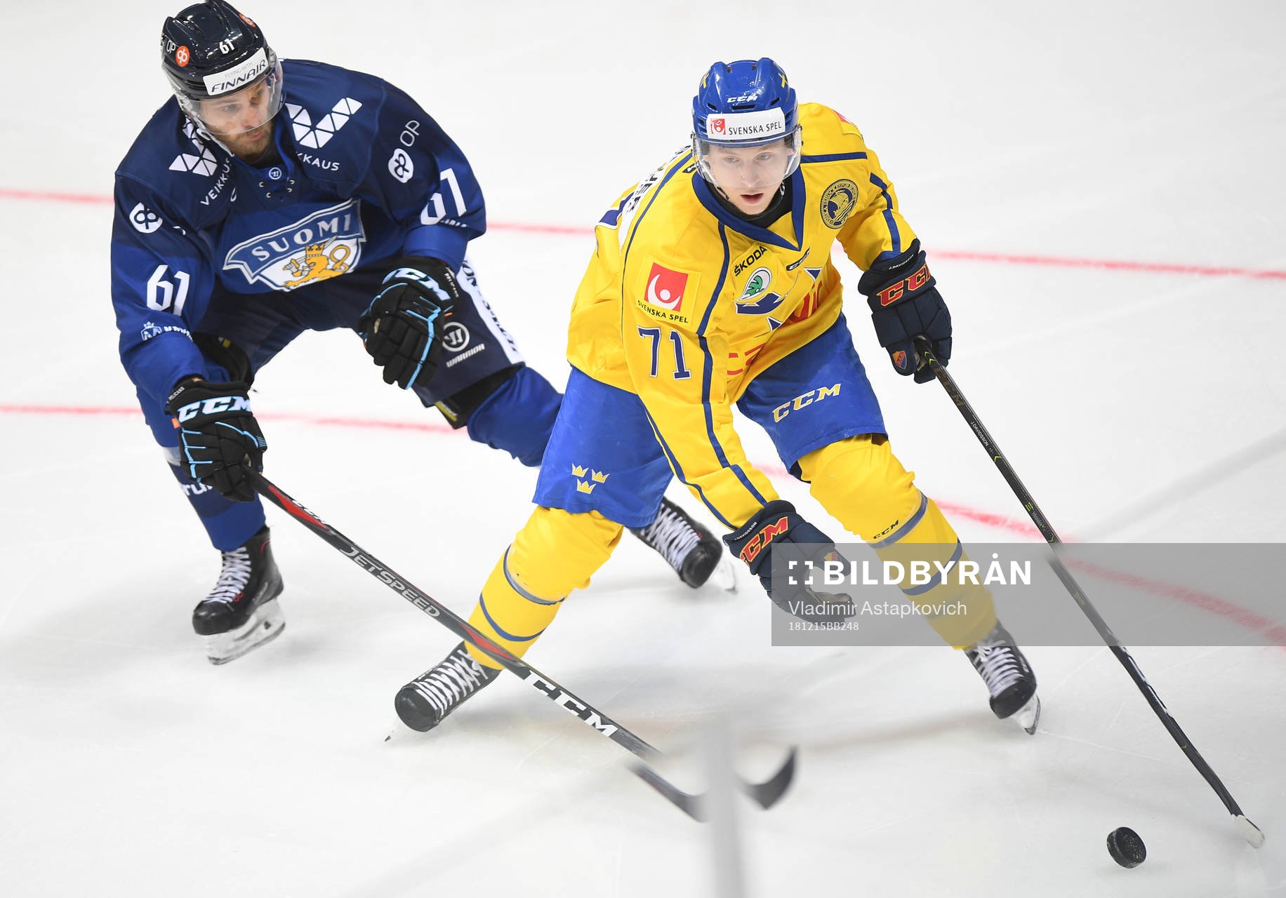 Sweden's Jonathan Davidsson, right, and Finland's Casimir