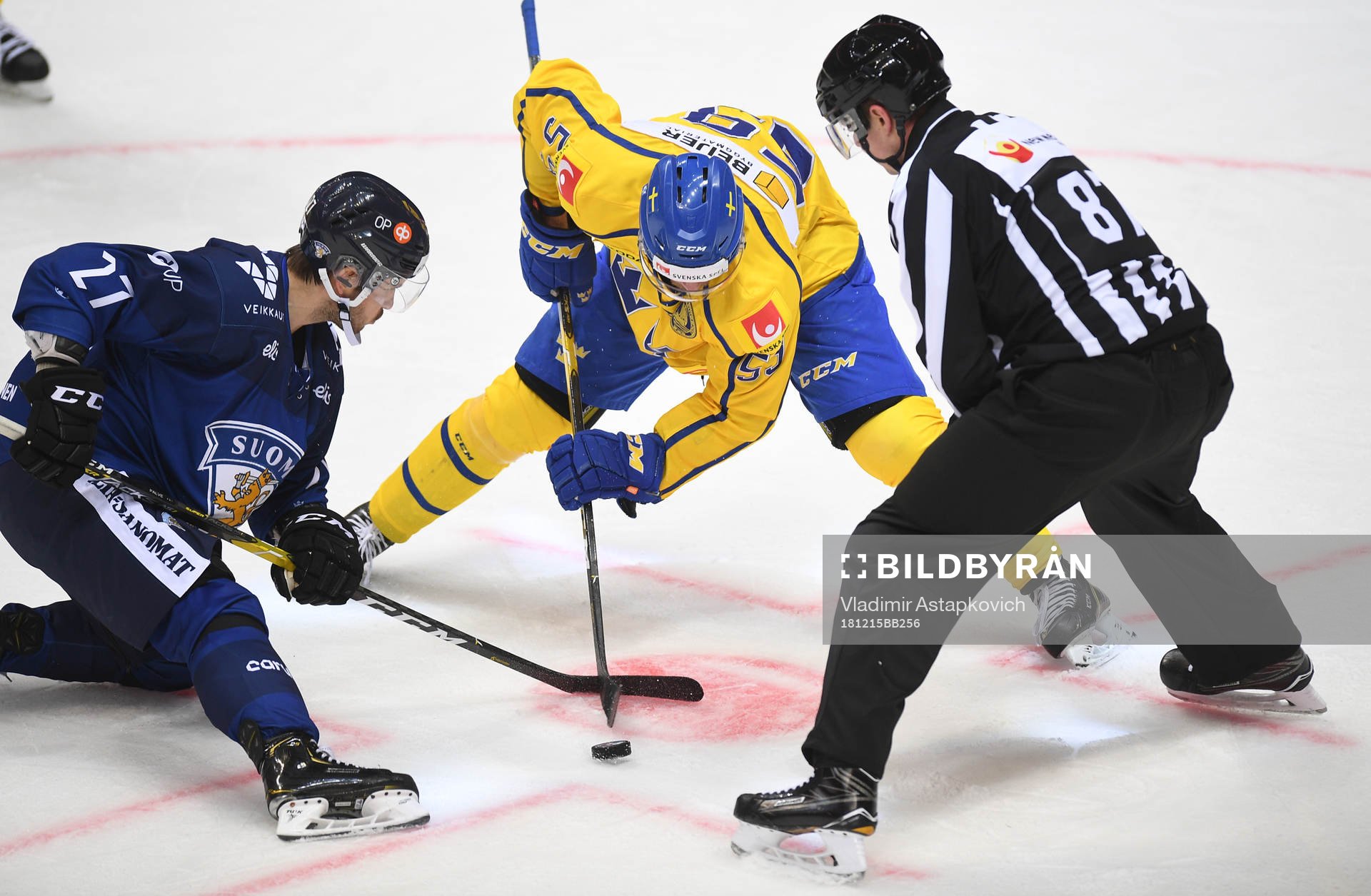 Sweden's Linus Johansson, centre, and Finland's Oula Palve