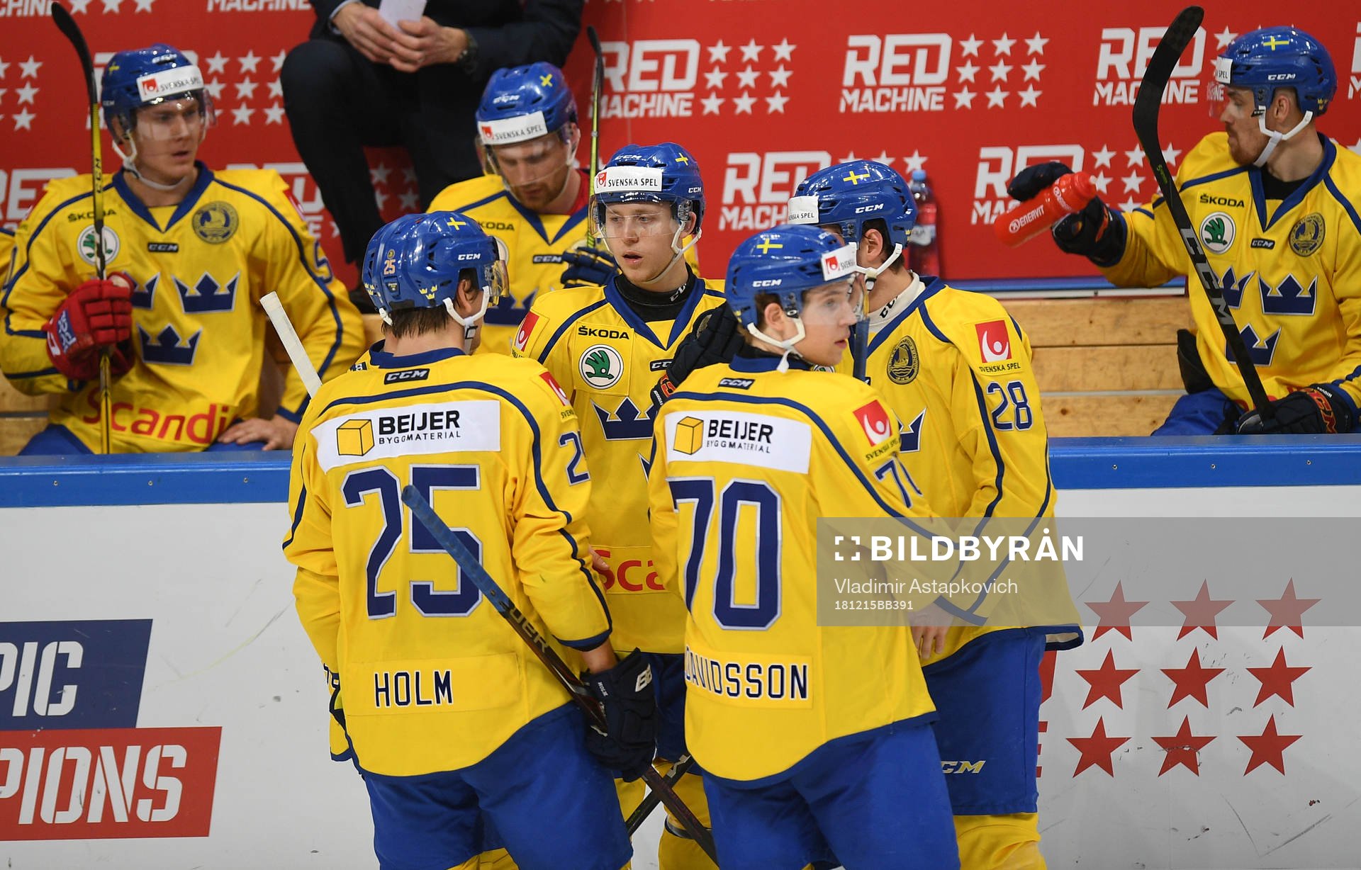 Sweden's players react