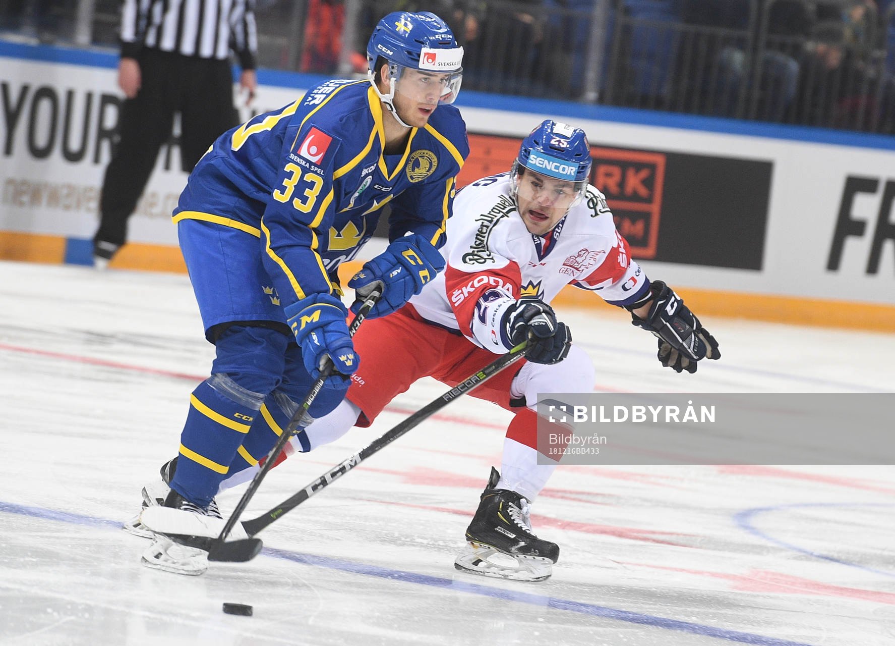 Sweden's Michael Lindqvist, left, and Czech Republic's
