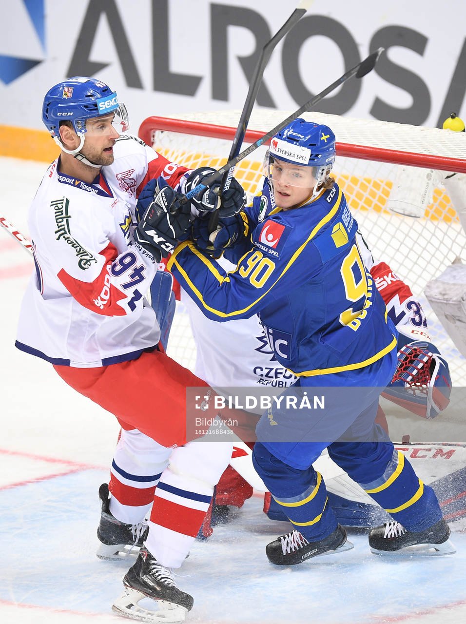 Czech Republic's Jakub Kindl, left, blocks Sweden's Jesper