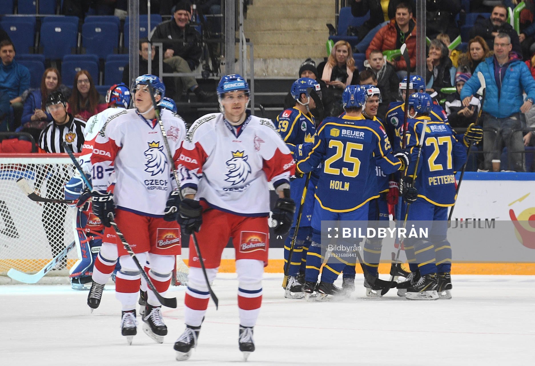 Sweden's players celebrate team's goal