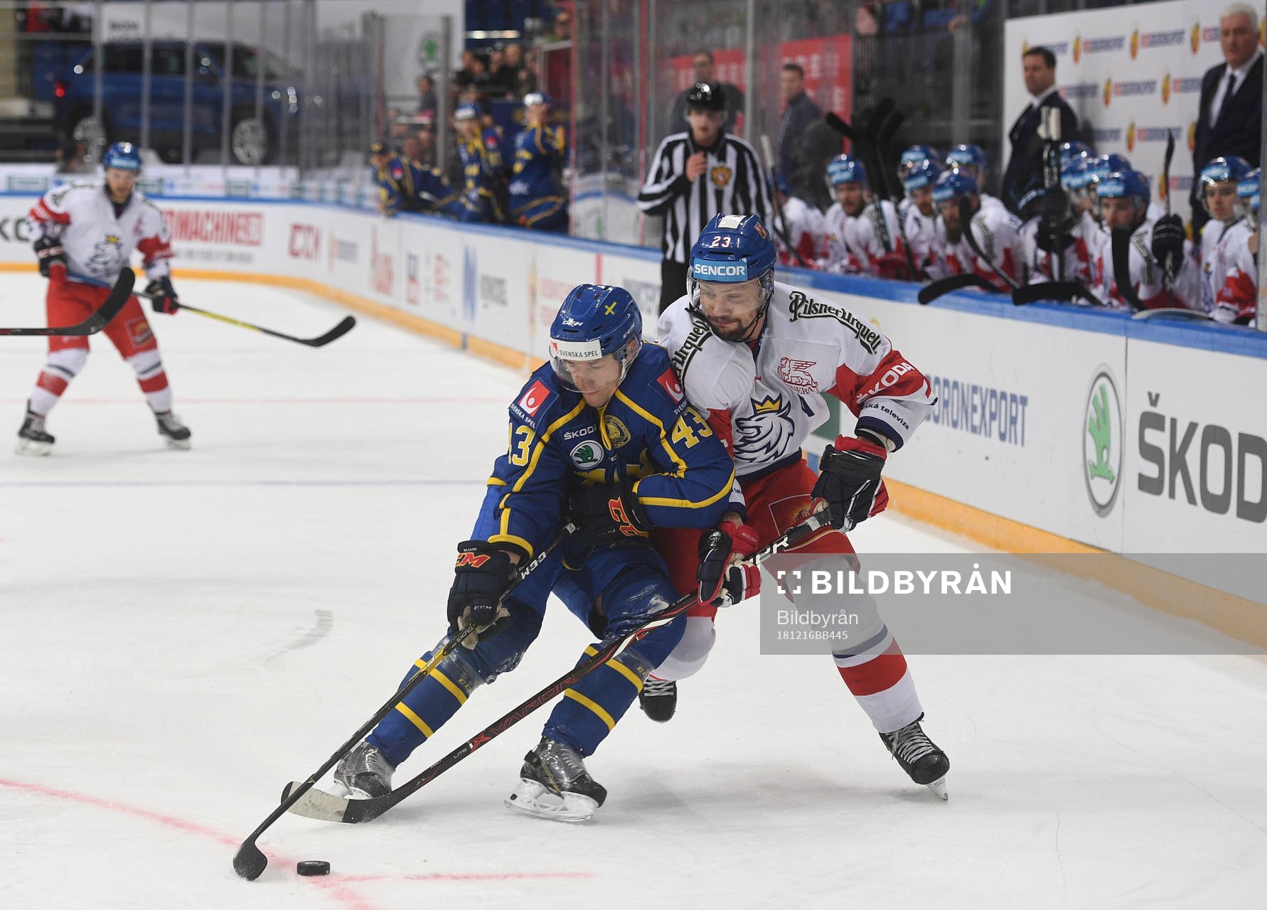 Sweden's Tom Nilsson, centre, and Czech Republic's Ondrej