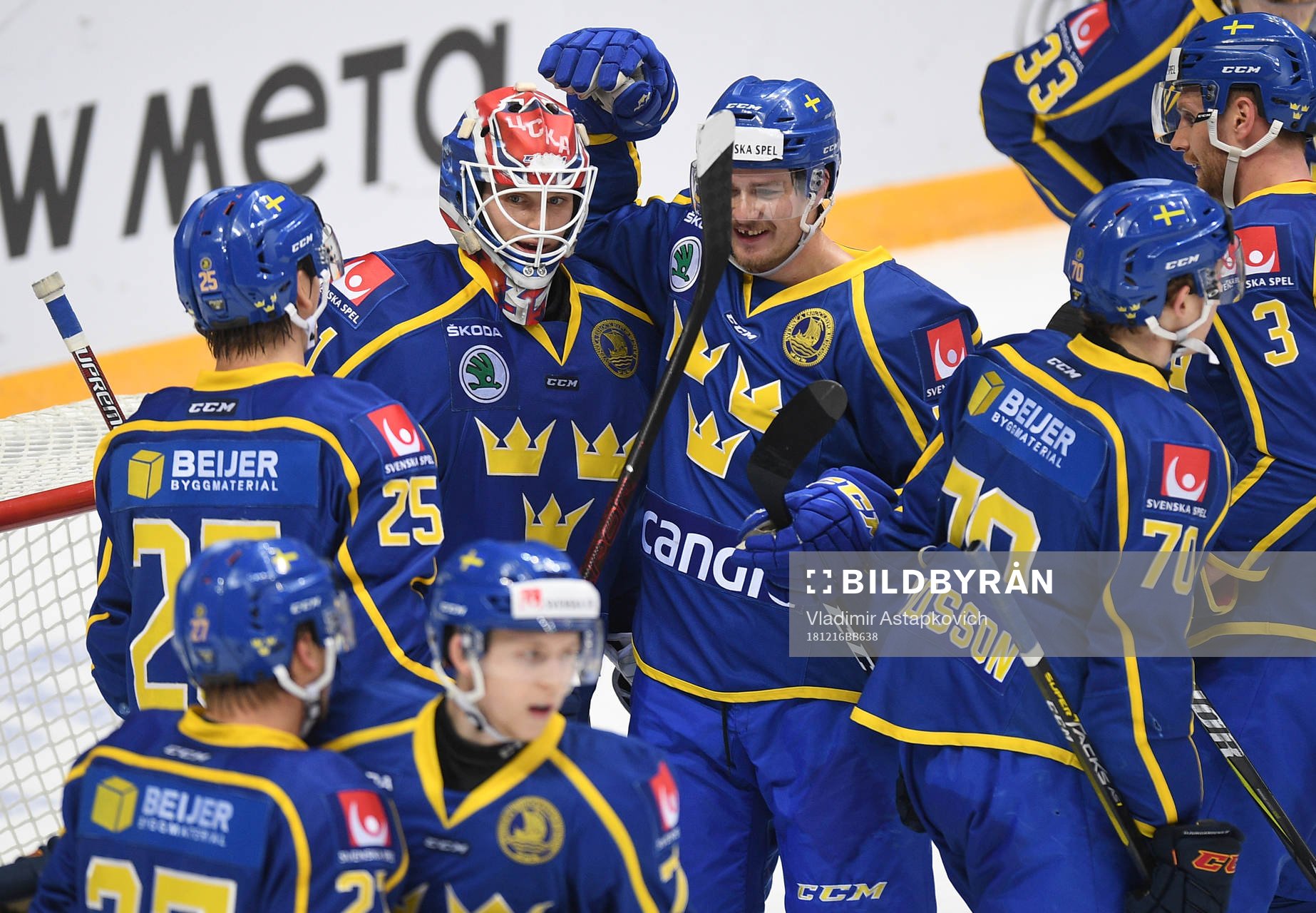 Sweden's players react