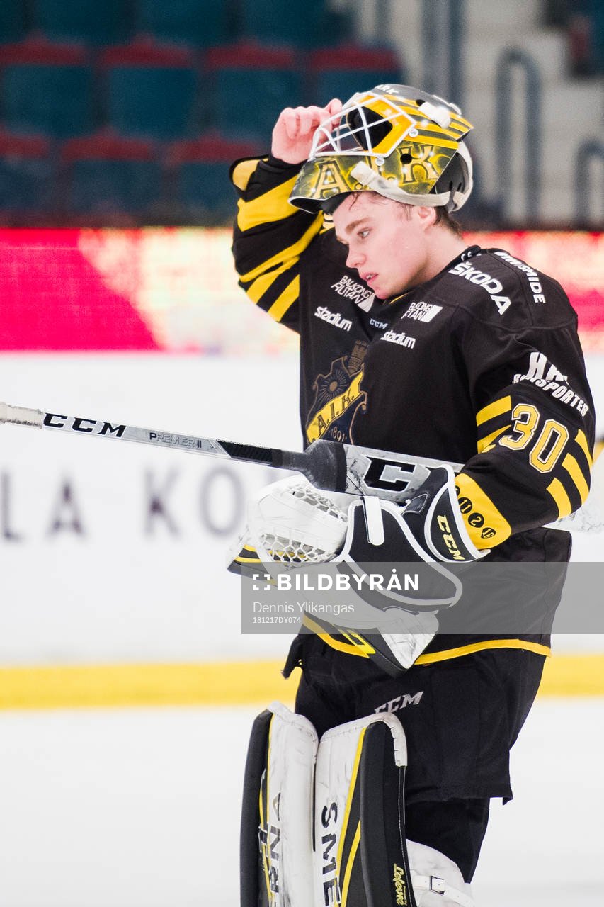 s målvakt Erik Källgren deppar