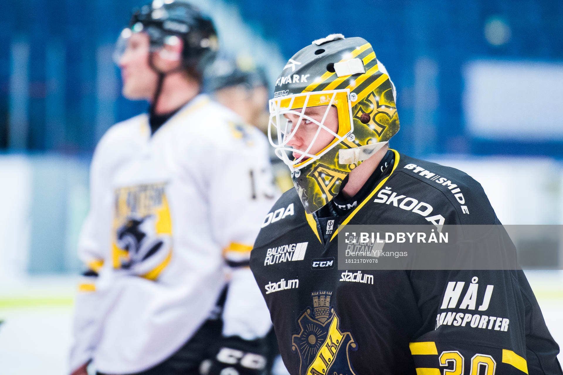 s målvakt Erik Källgren deppar