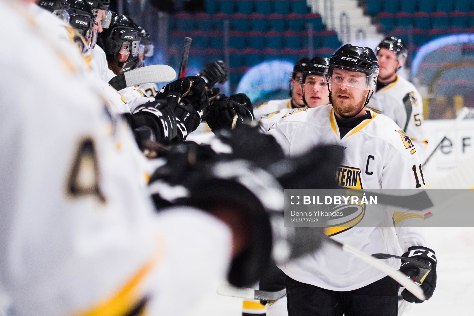 Panterns Nicklas Jadeland jublar