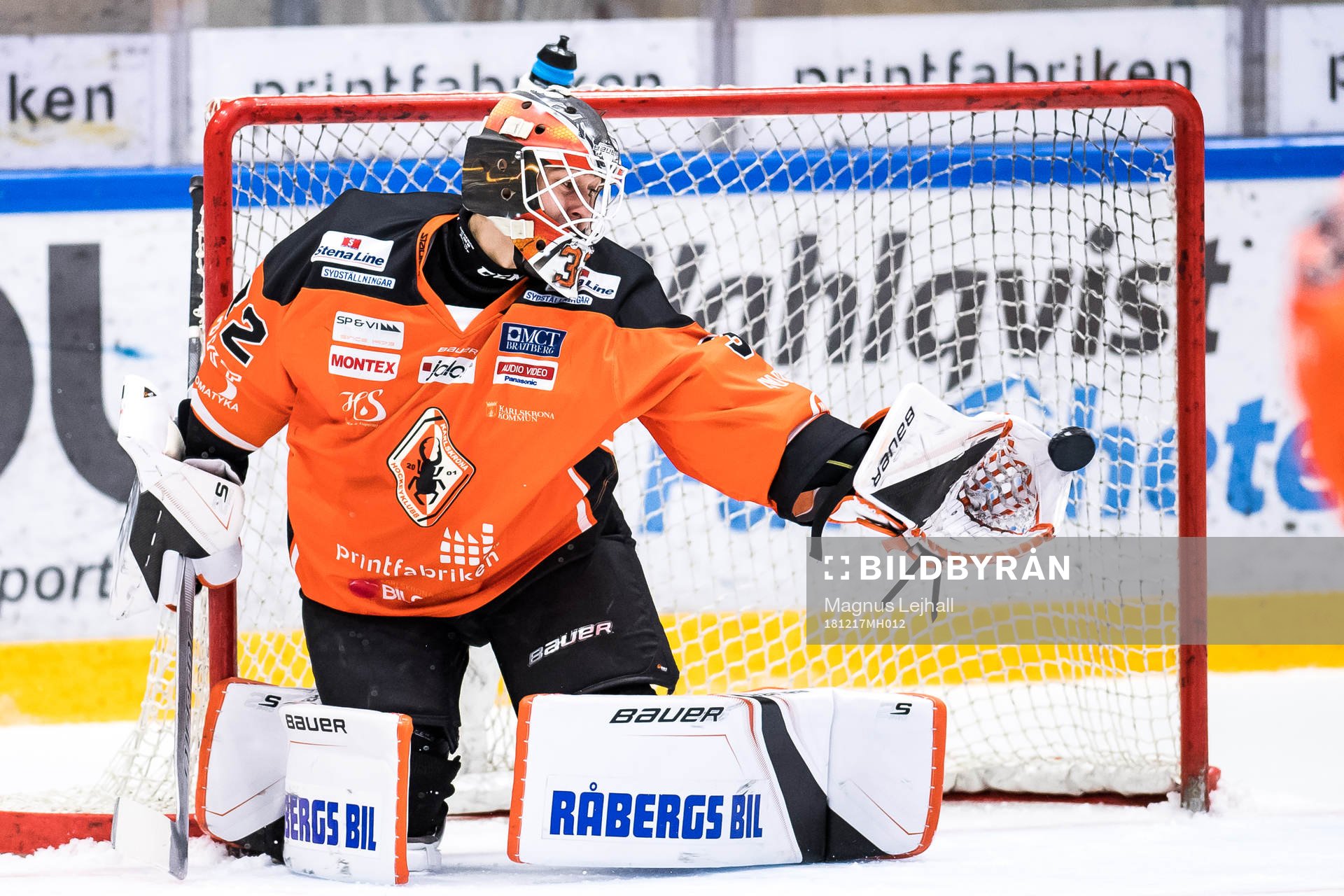 Karlskronas målvakt Arvid Holm räddar