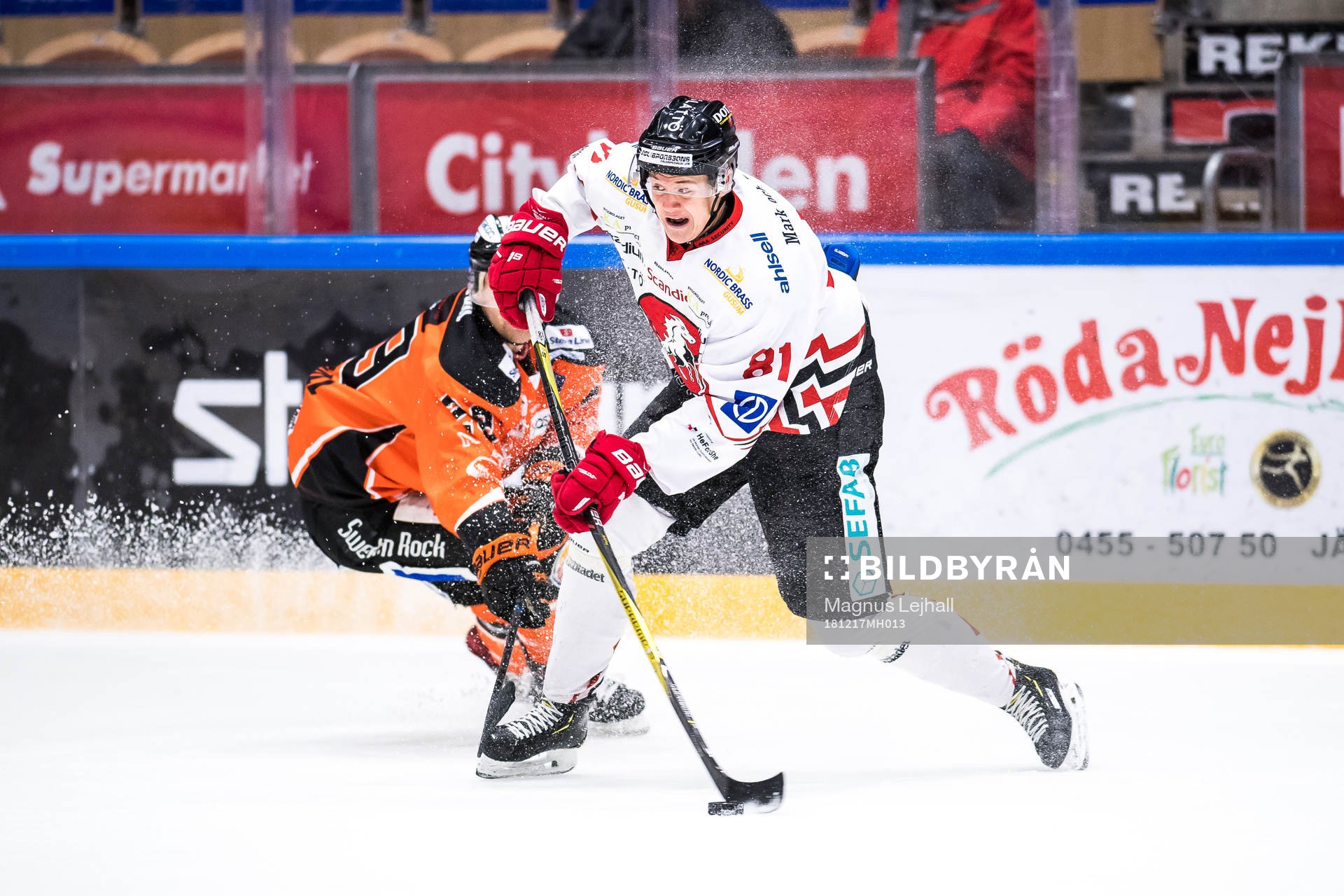 Vita Hästens Erik Borg  och Karlskronas Justin Crandall