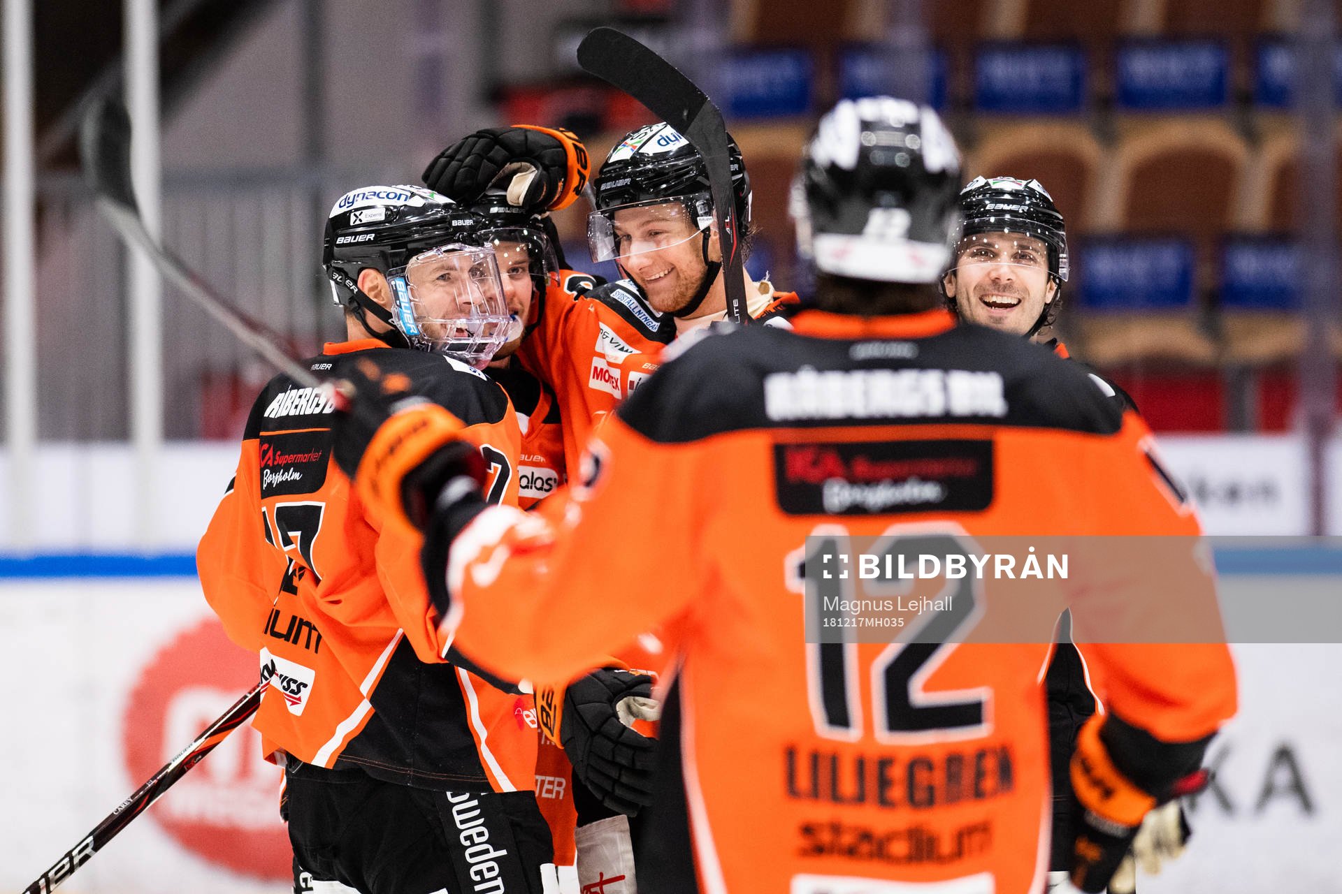 Karlskronas Viktor Grahn jublar med lagkamrater