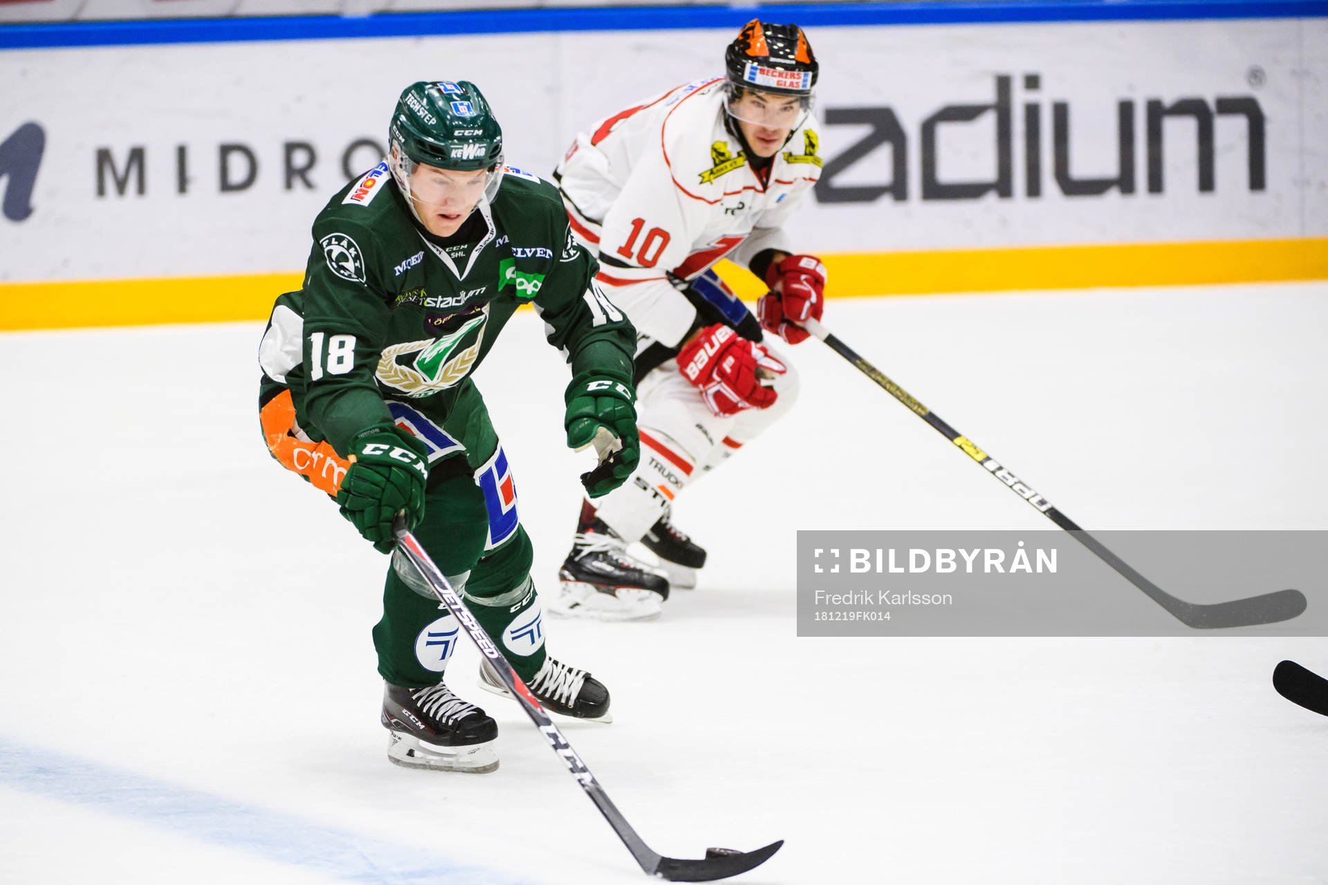 Färjestads Axel Ottosson och Örebros Shane Harper