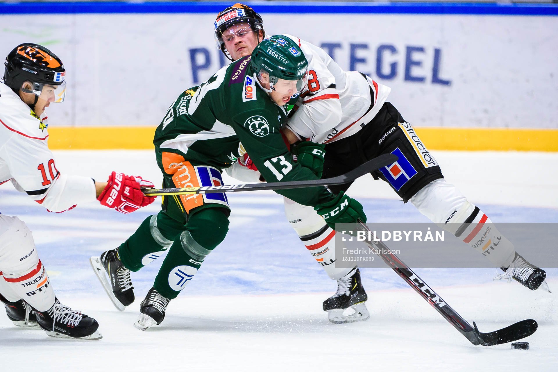 Färjestads Daniel Viksten och Örebros Linus Arnesson