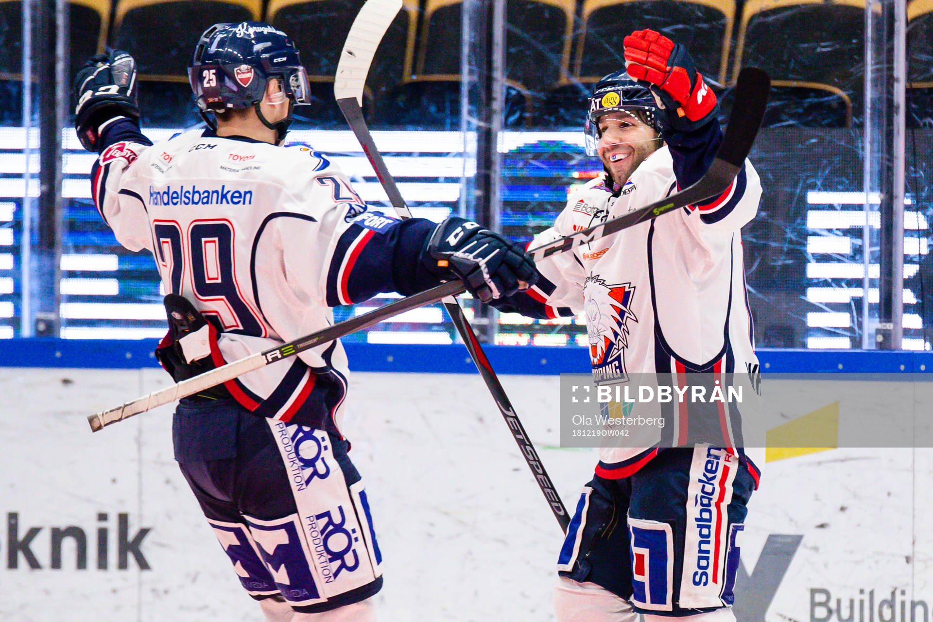 Linköpings Nick Sörensen och Joe Whitney jublar