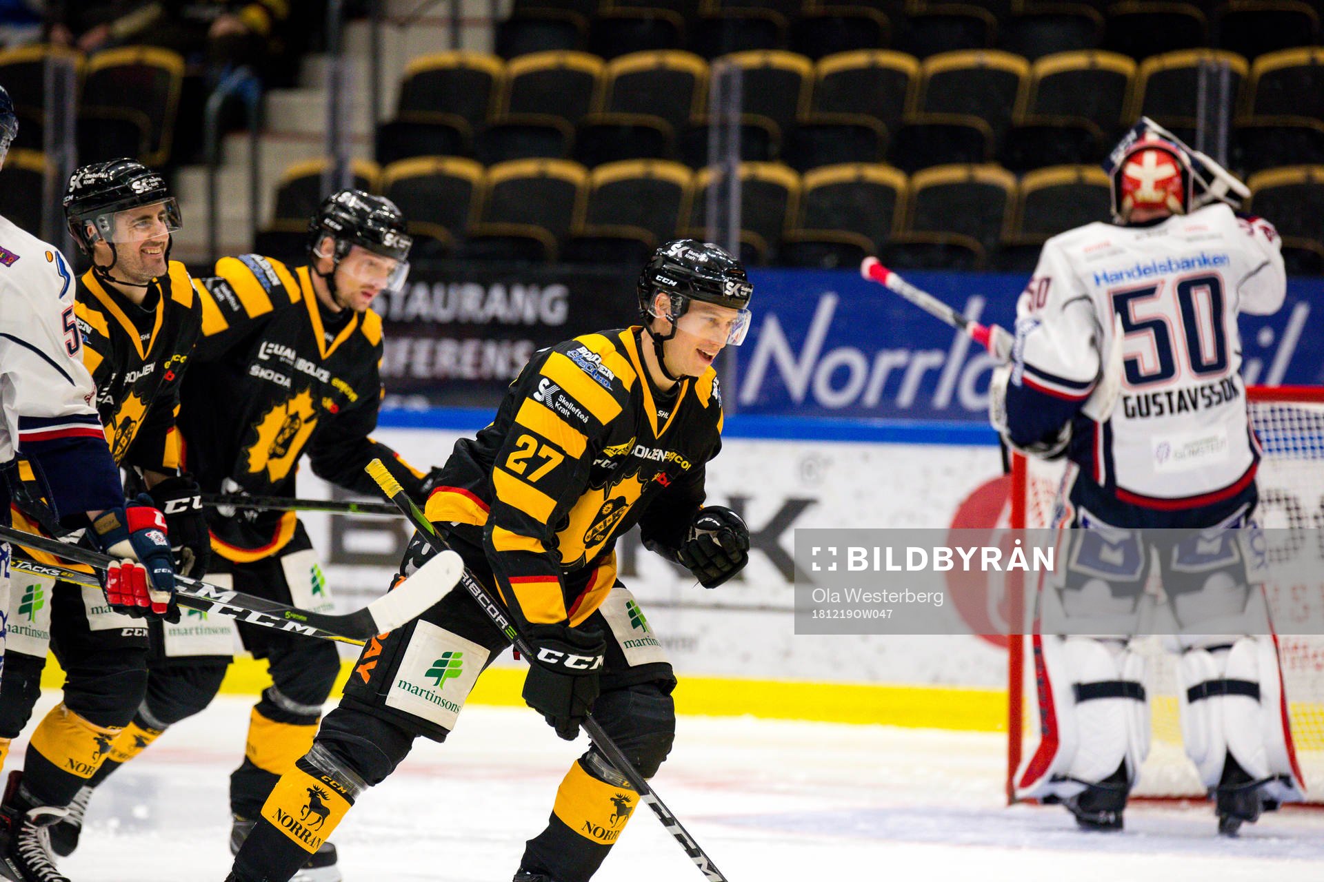 Skellefteås Robin Alvarez och Bud Holloway jublar