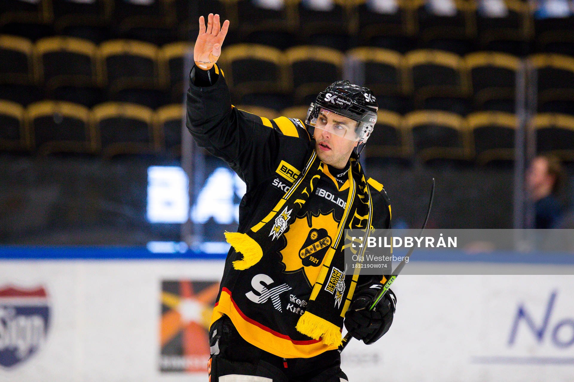 Skellefteås Joakim Lindström tackar fansen