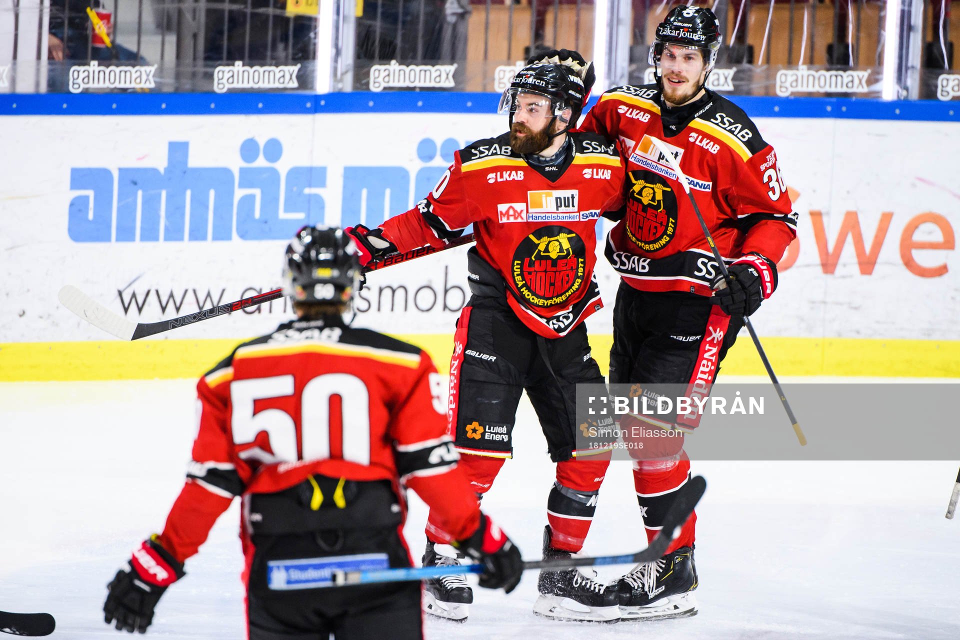 Luleås Jack Connolly och Emil Larsson jublar