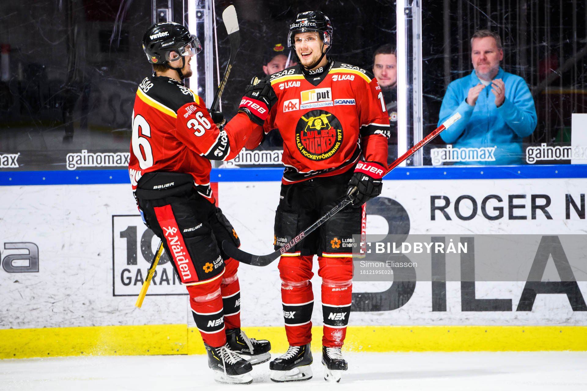 Luleås Emil Larsson och Petter Emanuelsson jublar