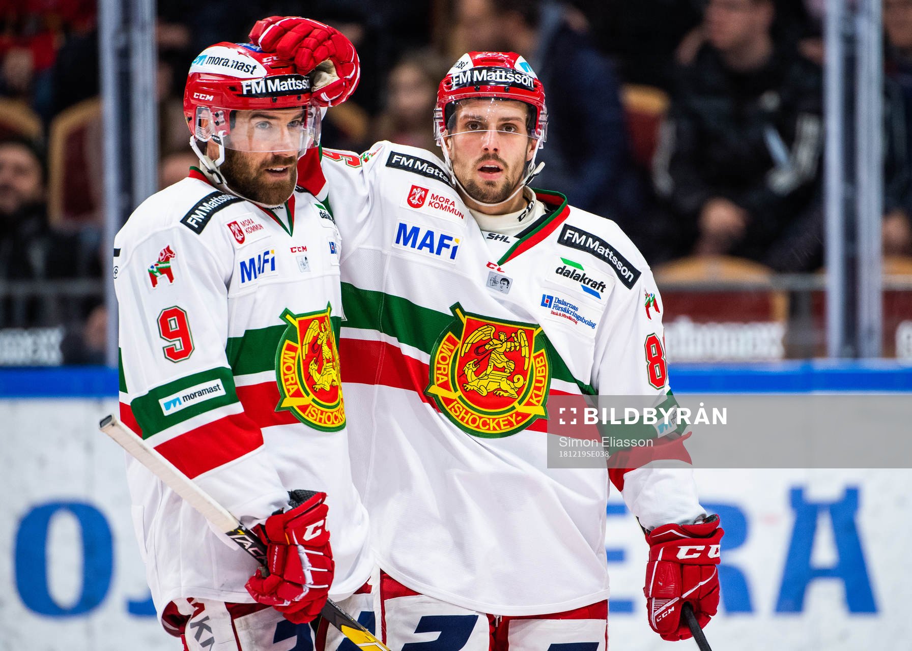 Moras Andrew Rowe och Mathias Bromé jublar