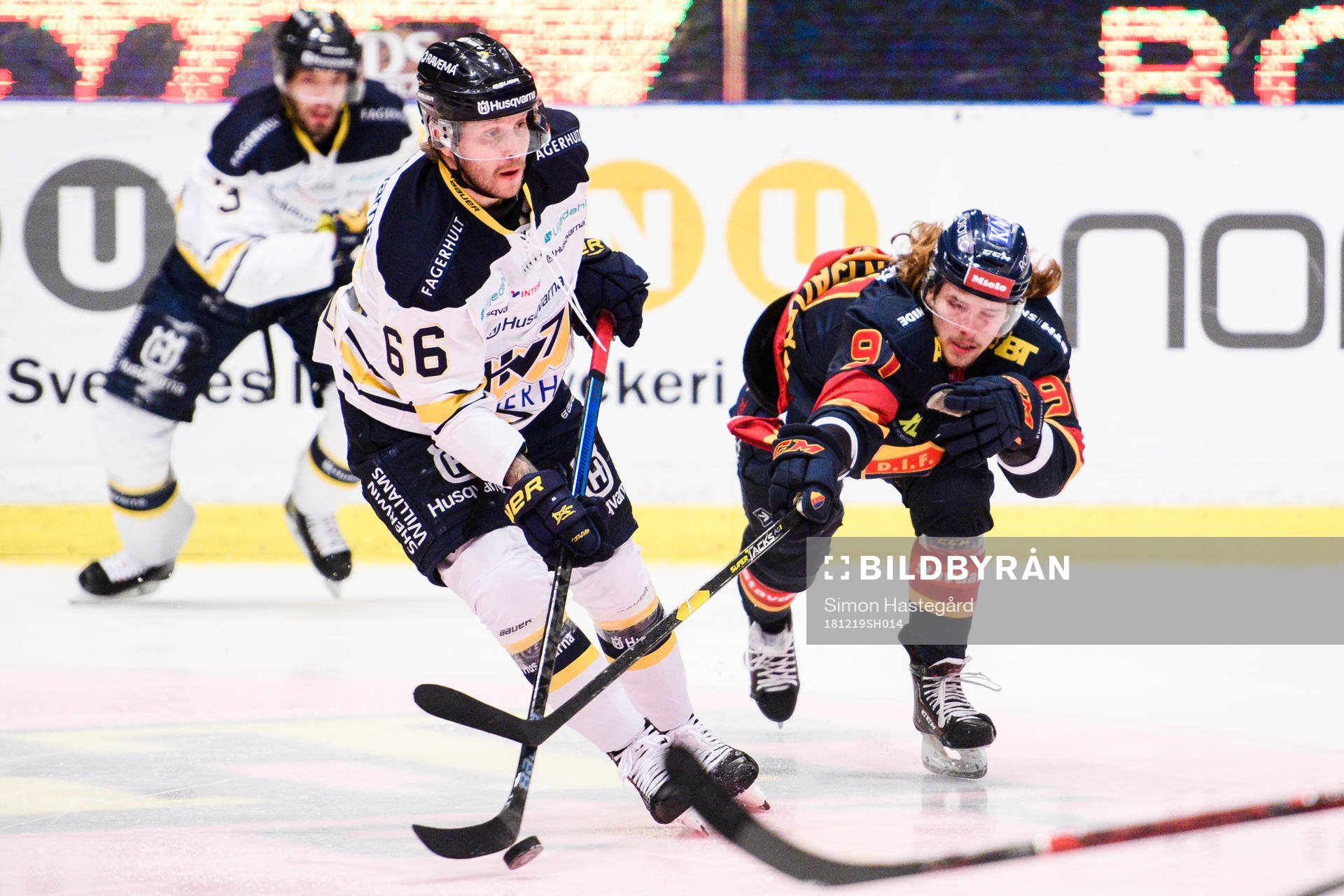 s Alexander Ytterell och Djurgårdens Axel Jonsson Fjällby