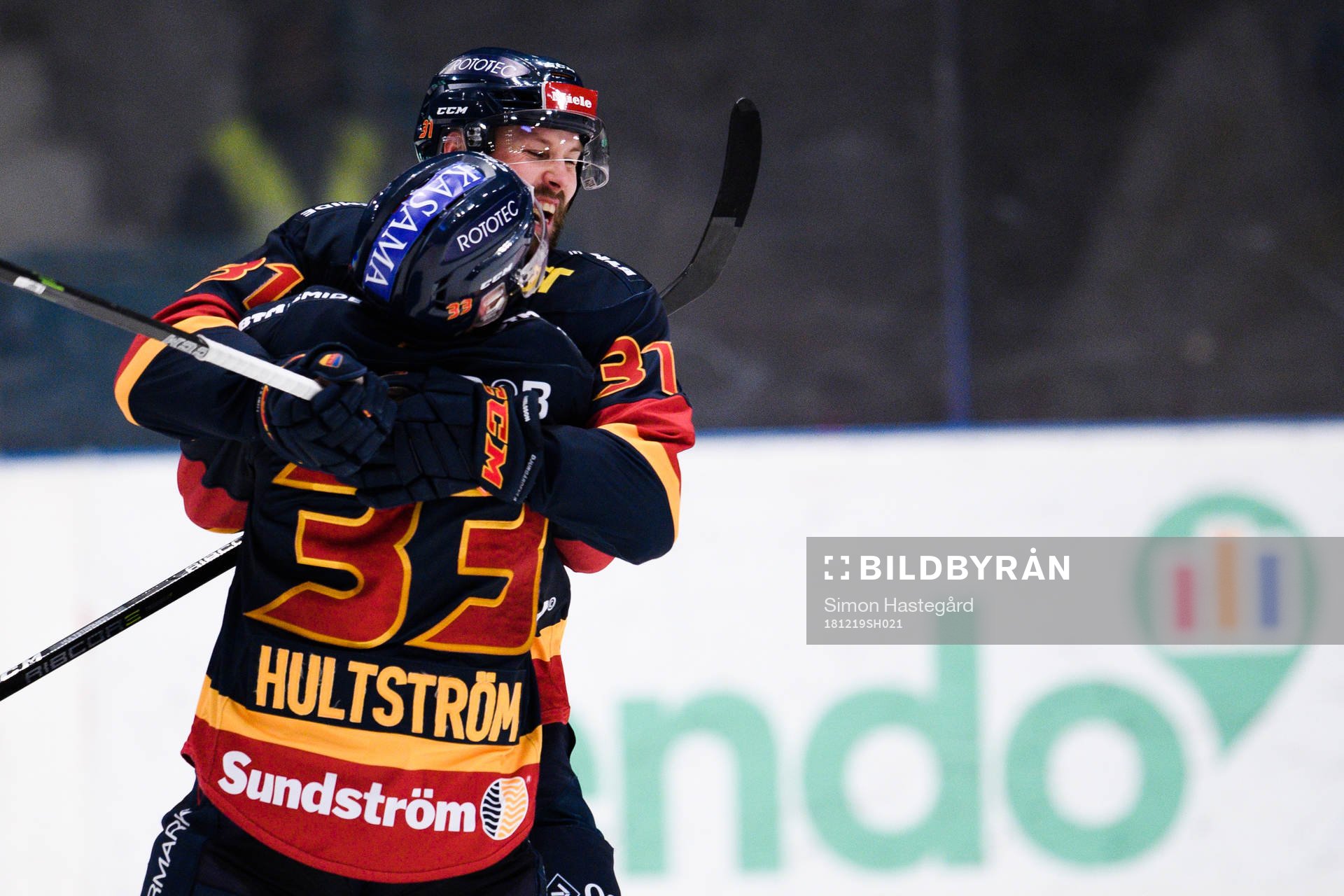 Djurgårdens Dick Axelsson  jublar med Linus Hultström
