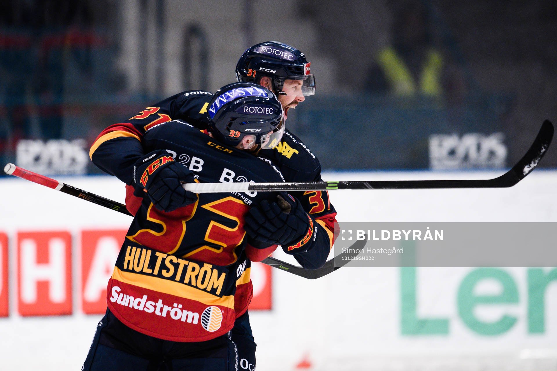 Djurgårdens Dick Axelsson  jublar med Linus Hultström